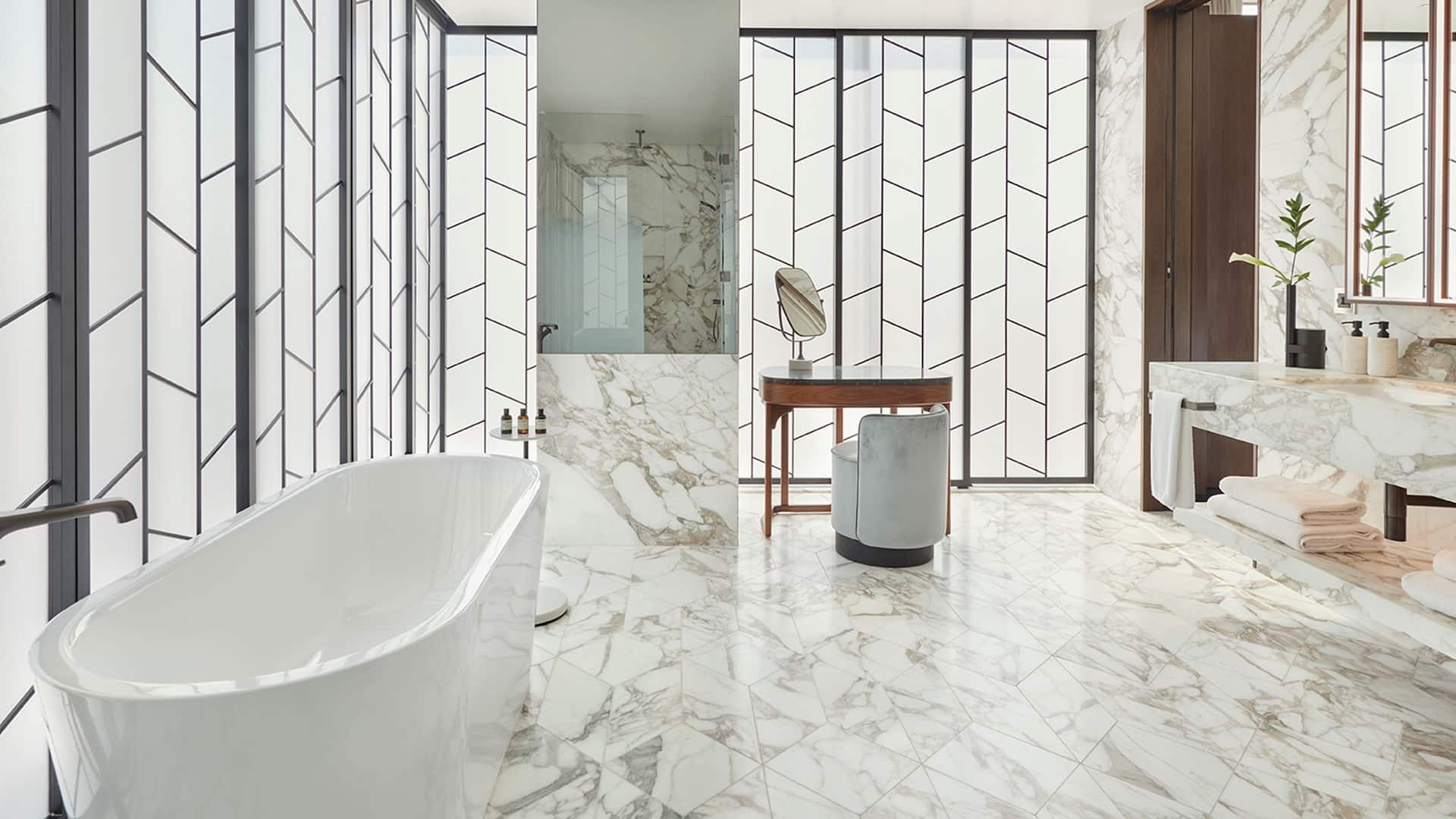 3 of 7 Grand Hyatt Kuwait Presidential Suite Bathroom April