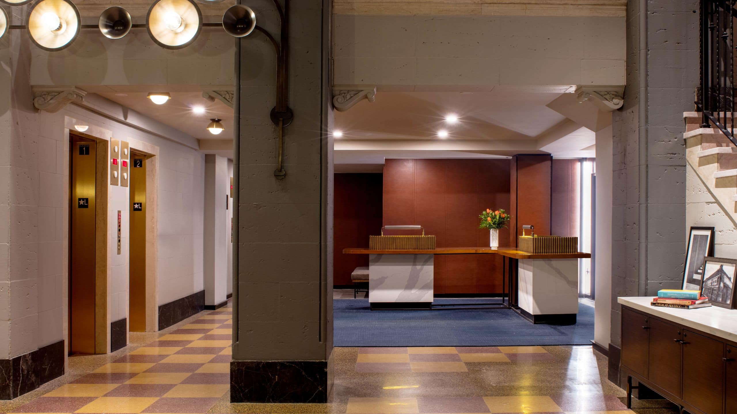 Holston House Nashville Front Desk