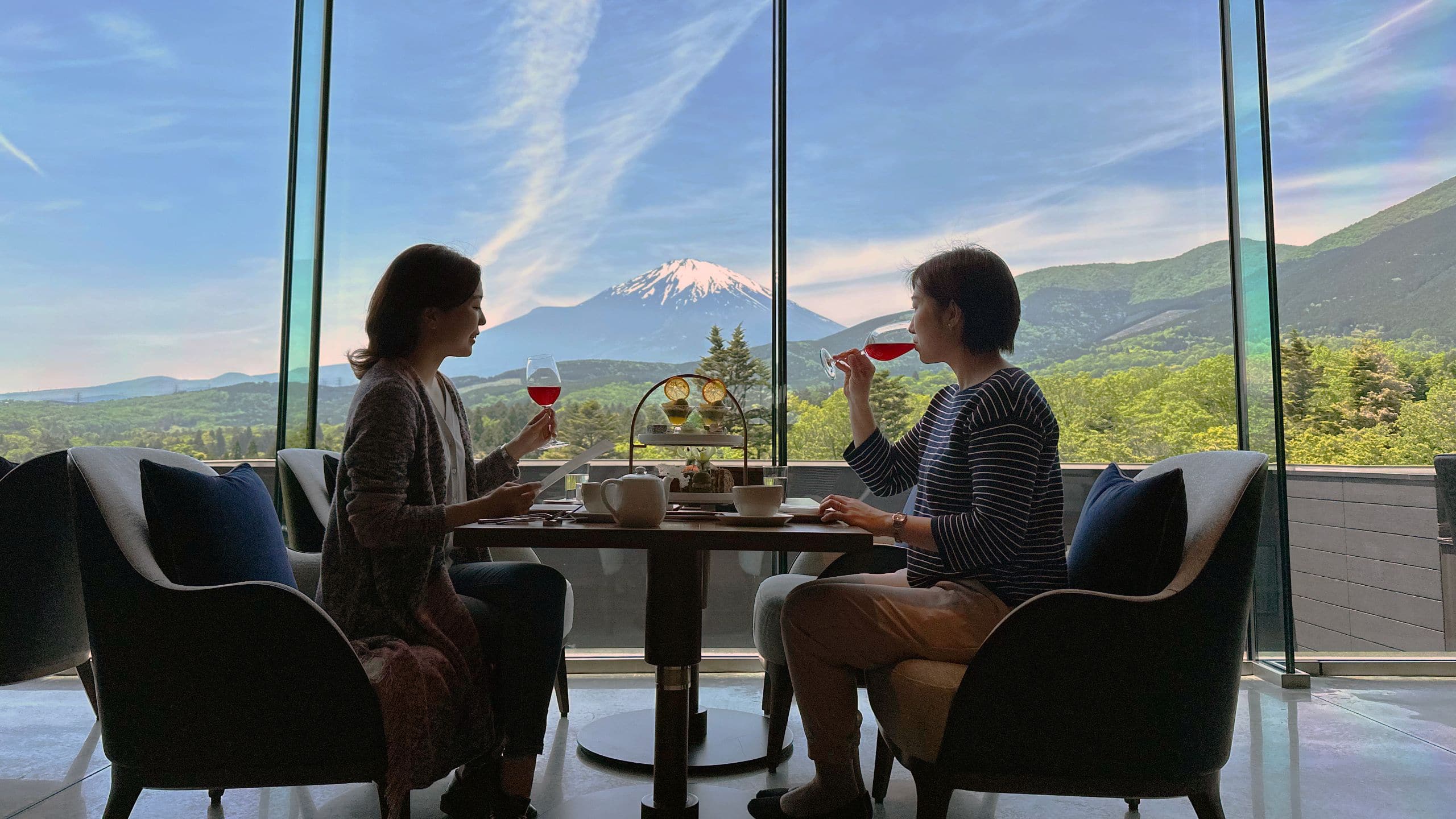 Fuji Speedway Hotel Trofeo Lounge Afternoon Tea Mount Fuji Women Drink