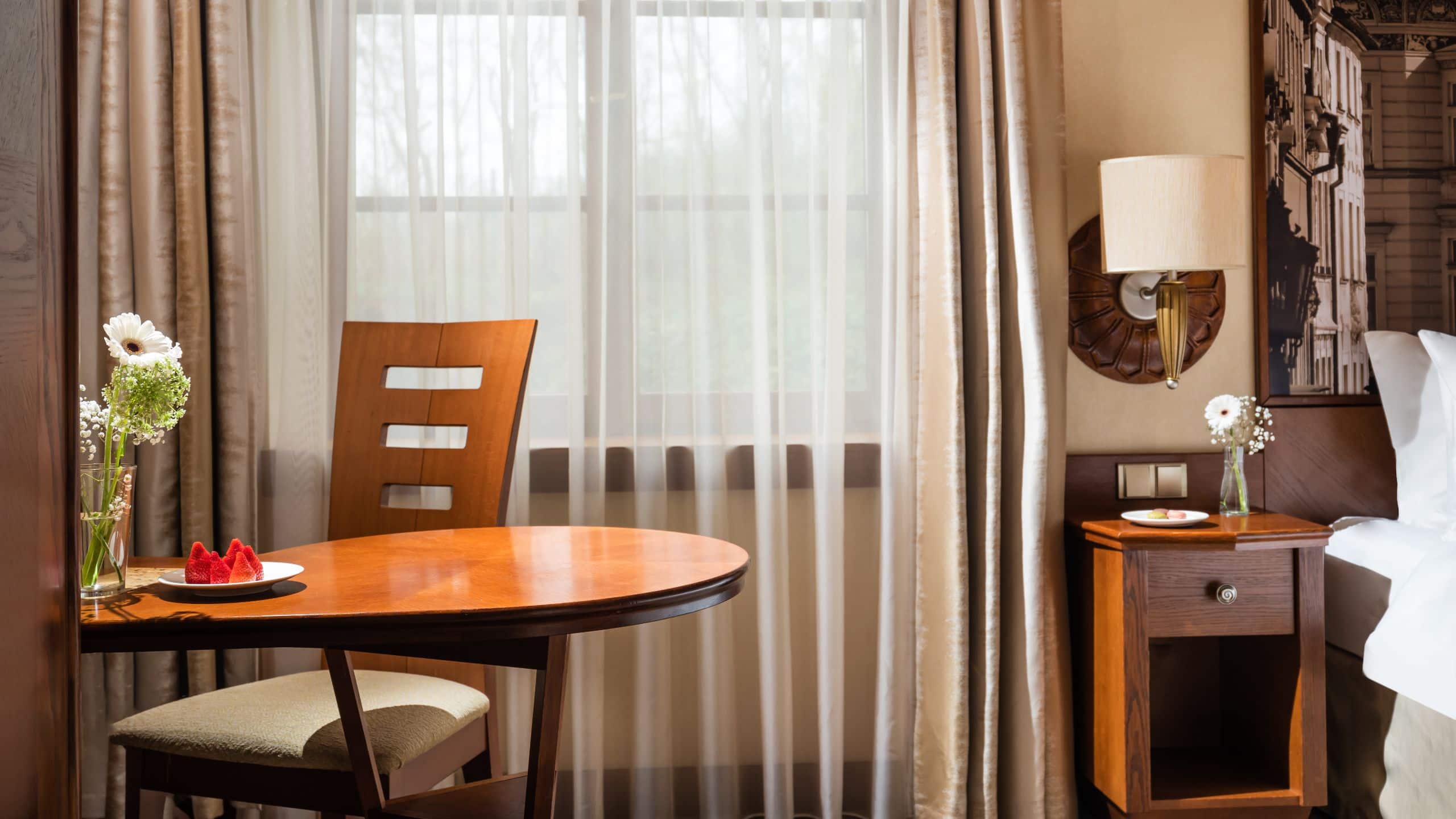 5/7 Lindner Hotel Prague Castle One Bedroom Suite Table