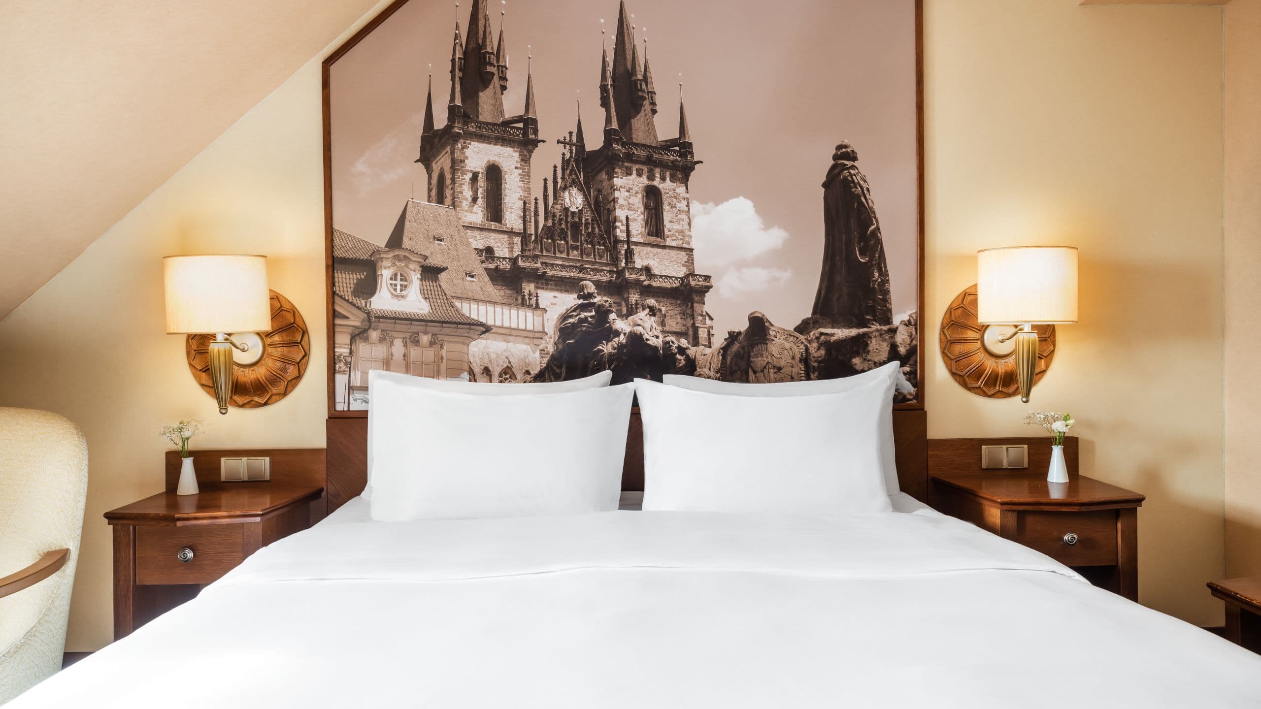 2/5 Lindner Hotel Prague Castle One King Bed