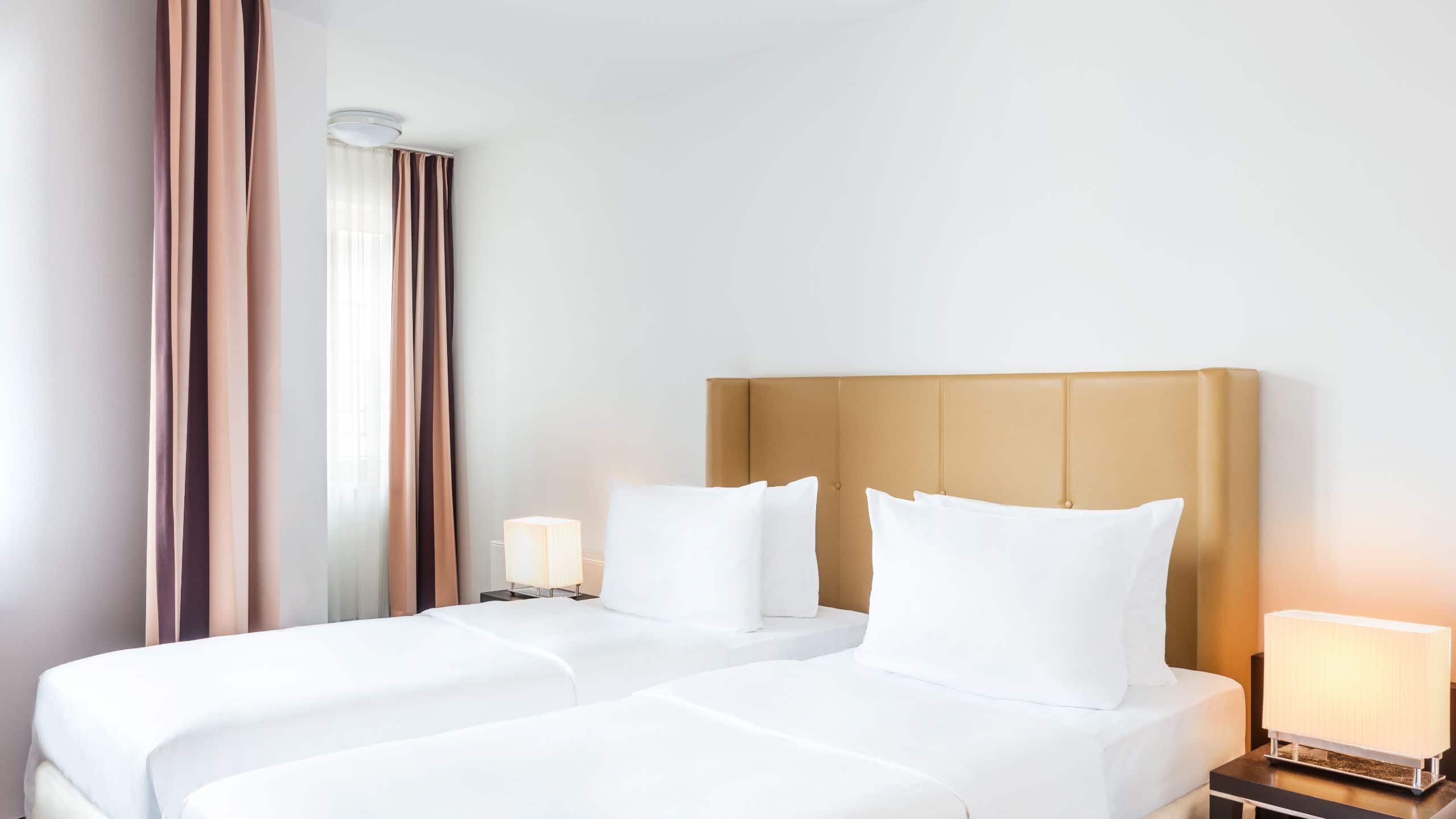 Lindner Hotel & Residence Main Plaza One King Bed Deluxe Skyline View