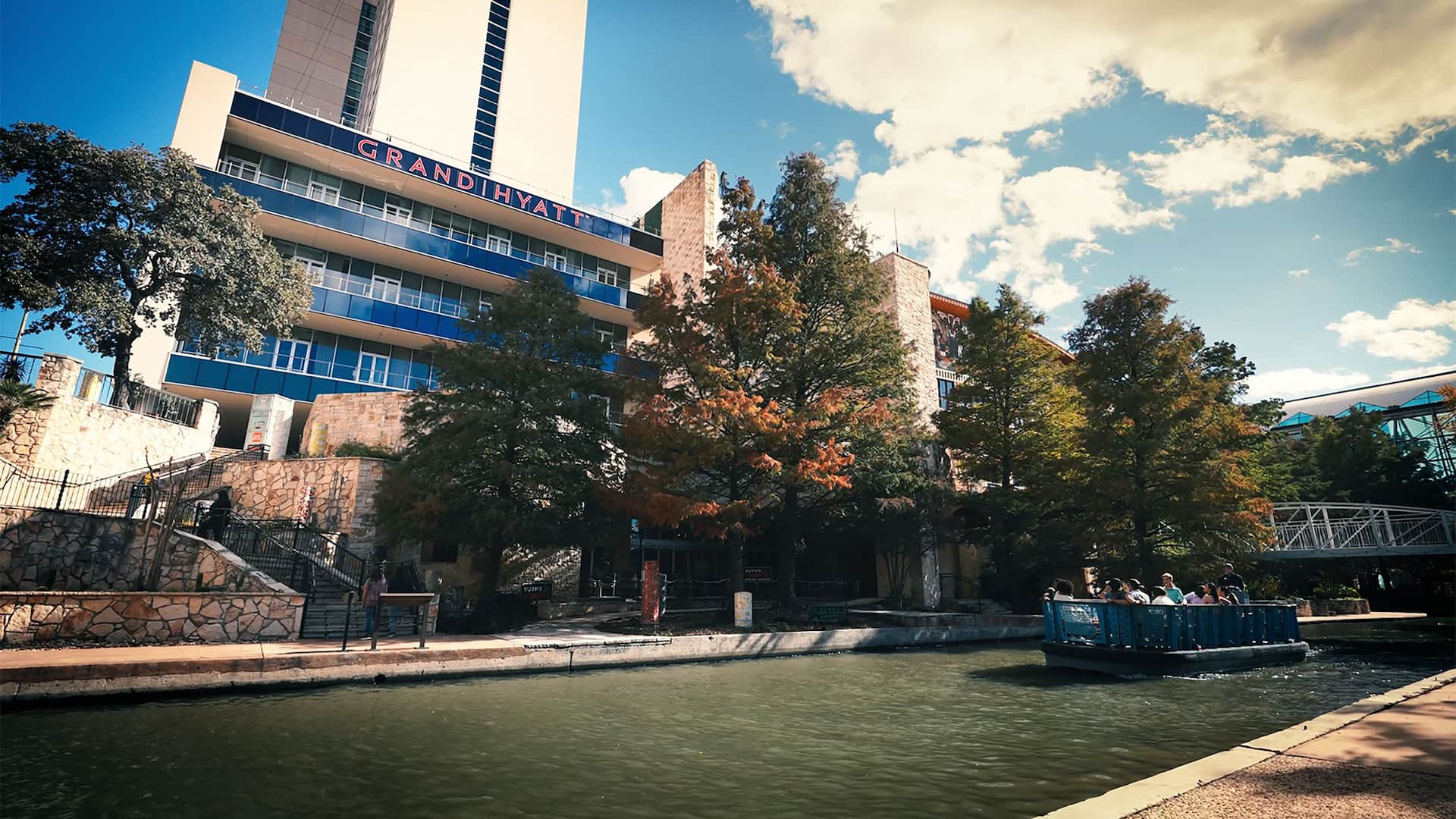 Grand Hyatt San Antonio River Walk Riverboar
