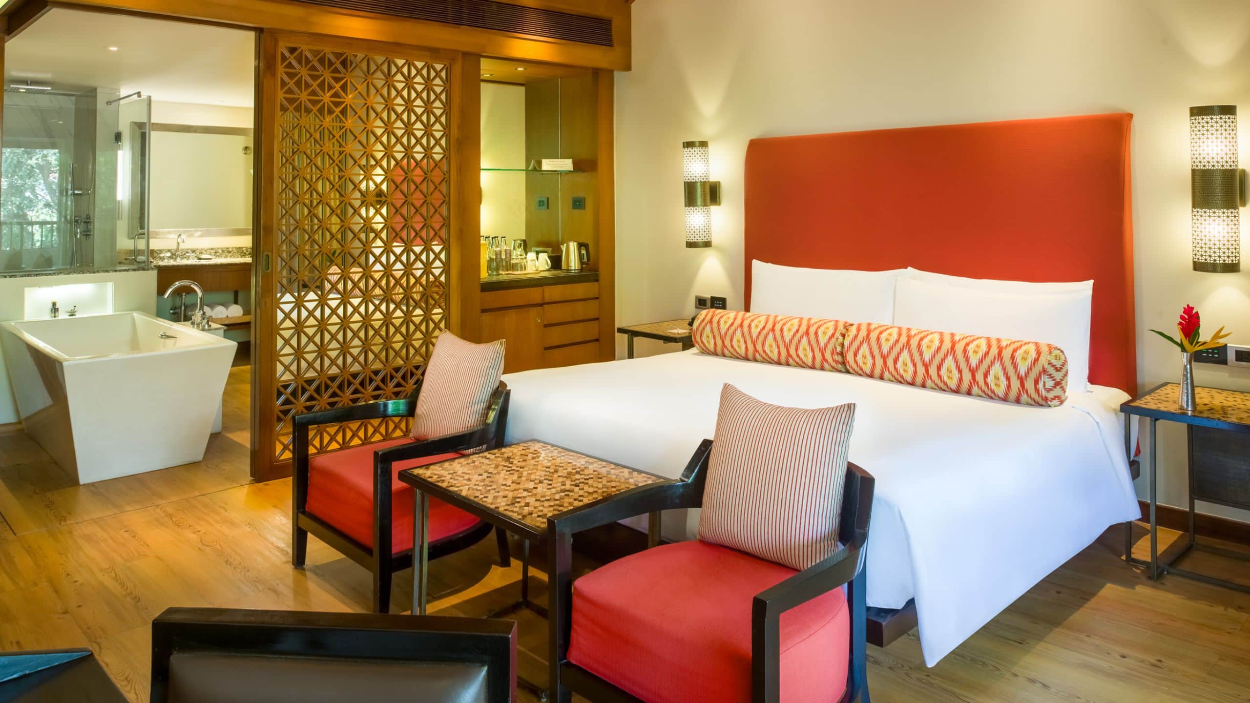 第 3，共 4 Alila Diwa Goa King Bed Loft Room Sitting Area