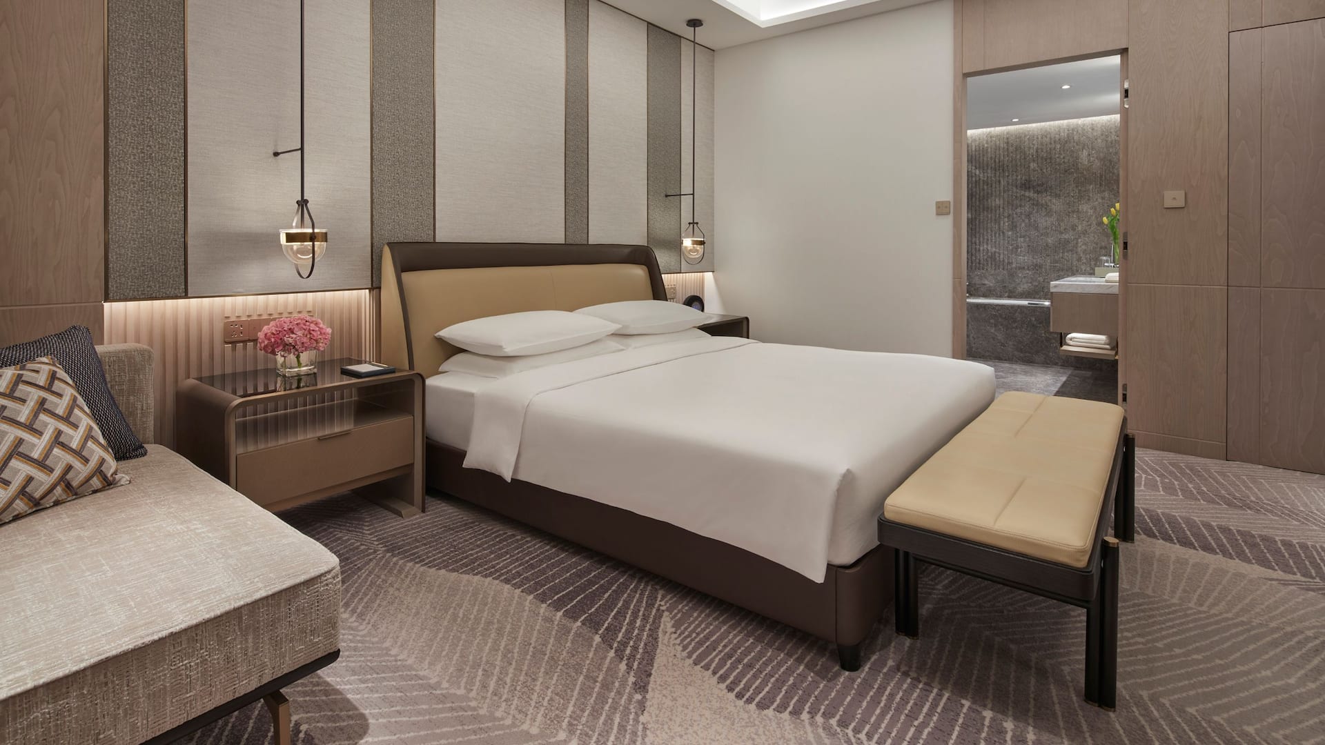 Hyatt Regency Metropolitan Chongqing Regency Deluxe Suite Bedroom