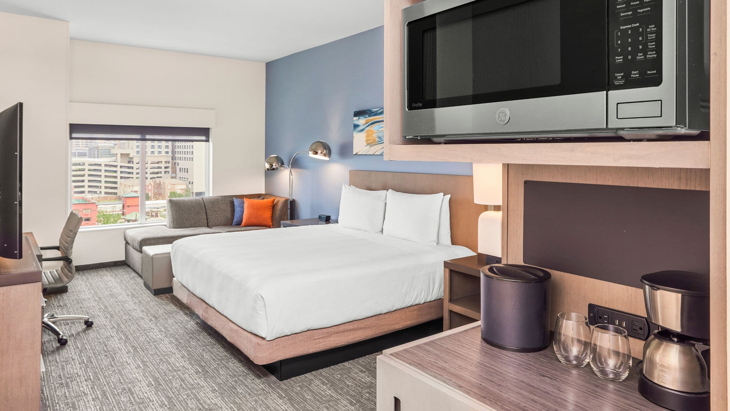 Hyatt House Houston Medical Center King Den Guestroom