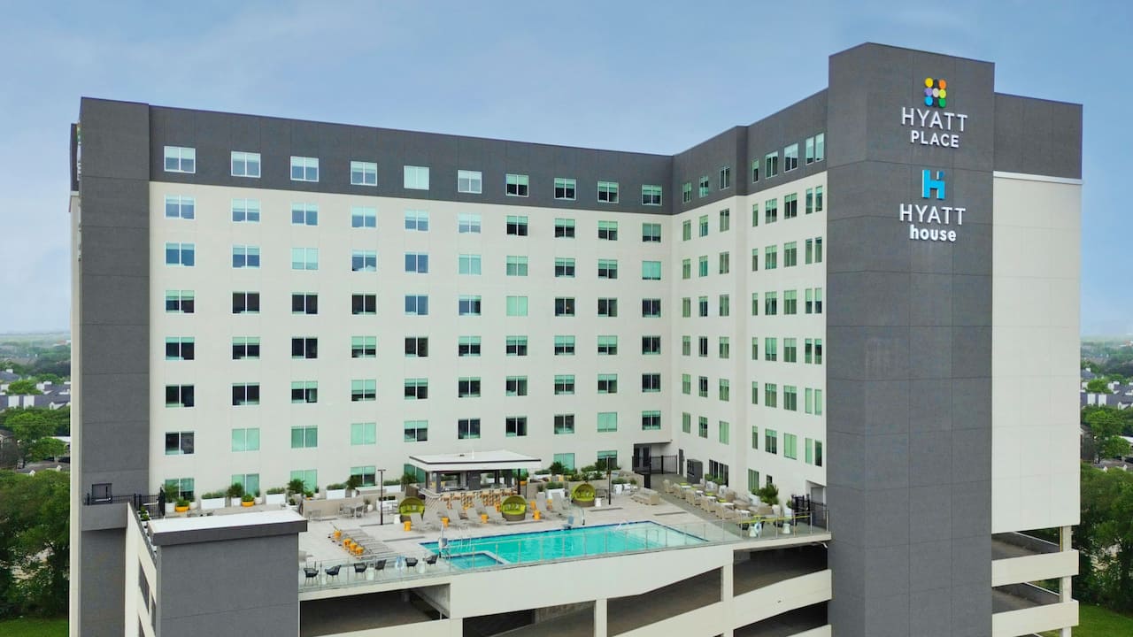 Outdoor Rooftop Pool | Hyatt Place Hyatt House Houston Medical Center