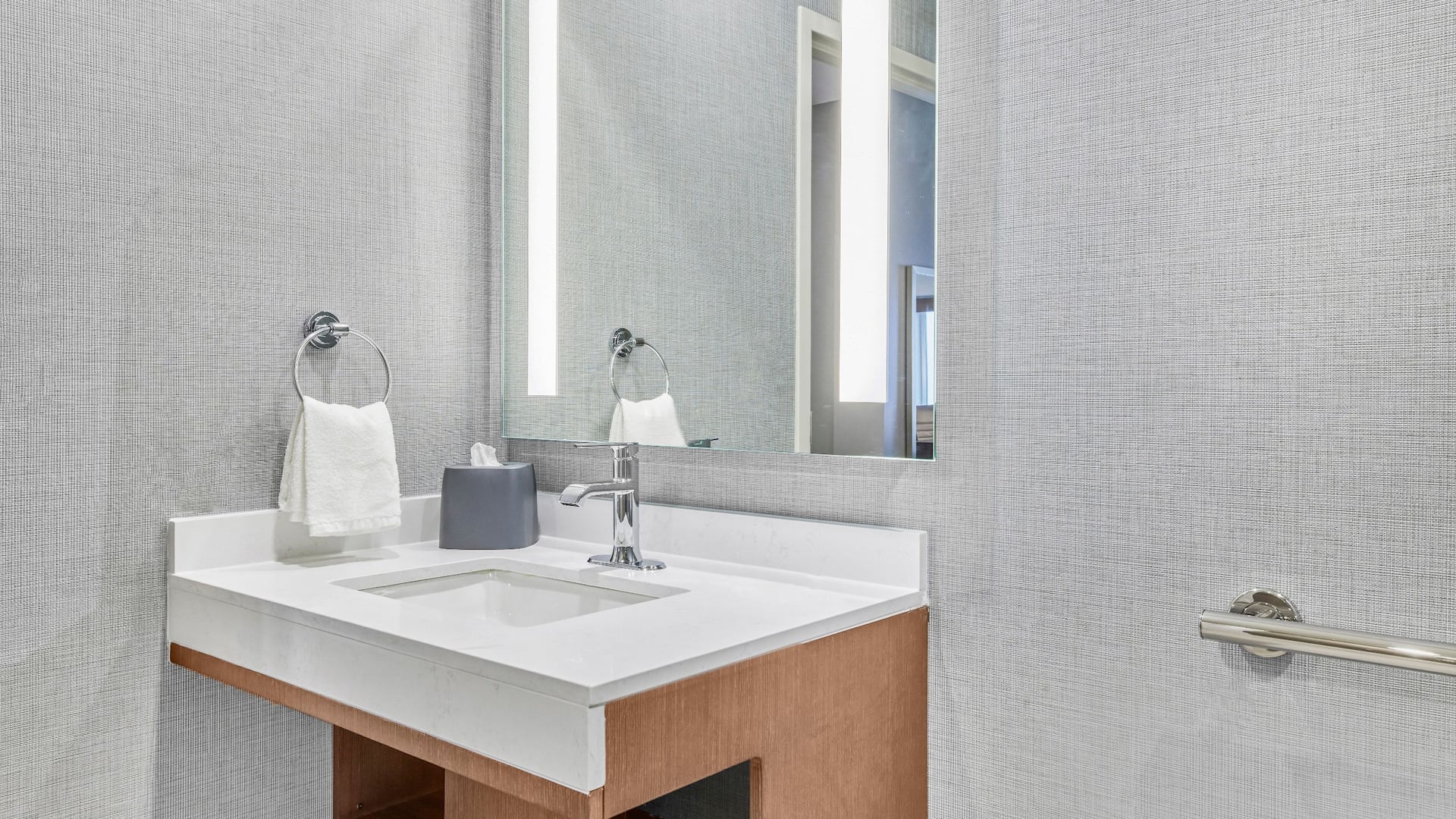 Hyatt Place Houston Medical Center Standard Vanity
