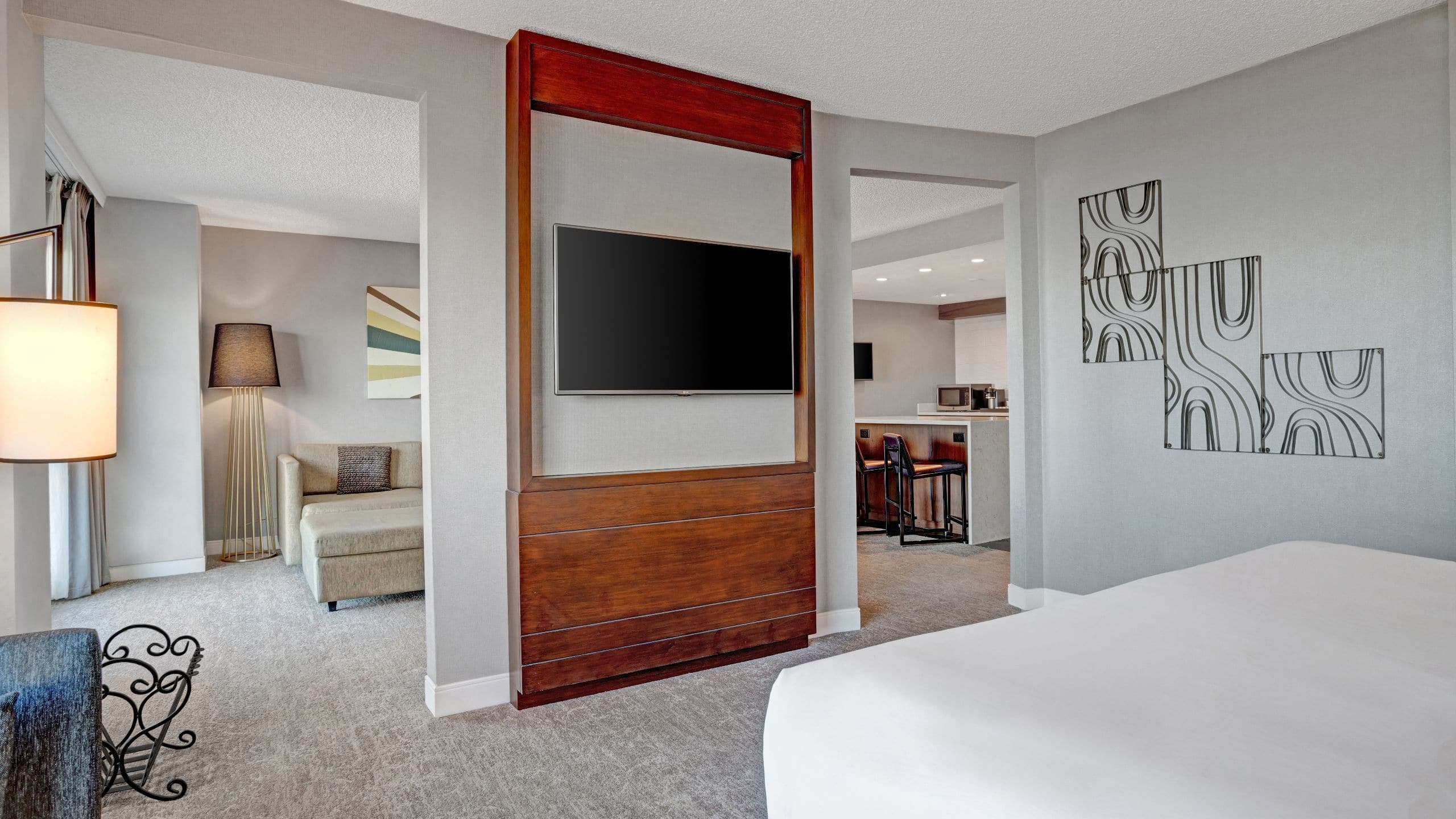 Hyatt Regency San Francisco Airport Bayview Suite Bedroom Tv Partition