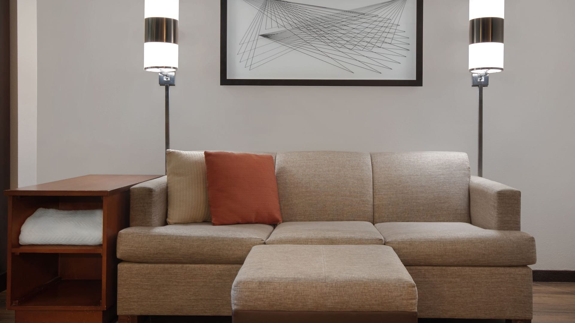 第 4，共 4 Hyatt Place Grand Rapids-South Guestroom Sofa Bed Foot Rest