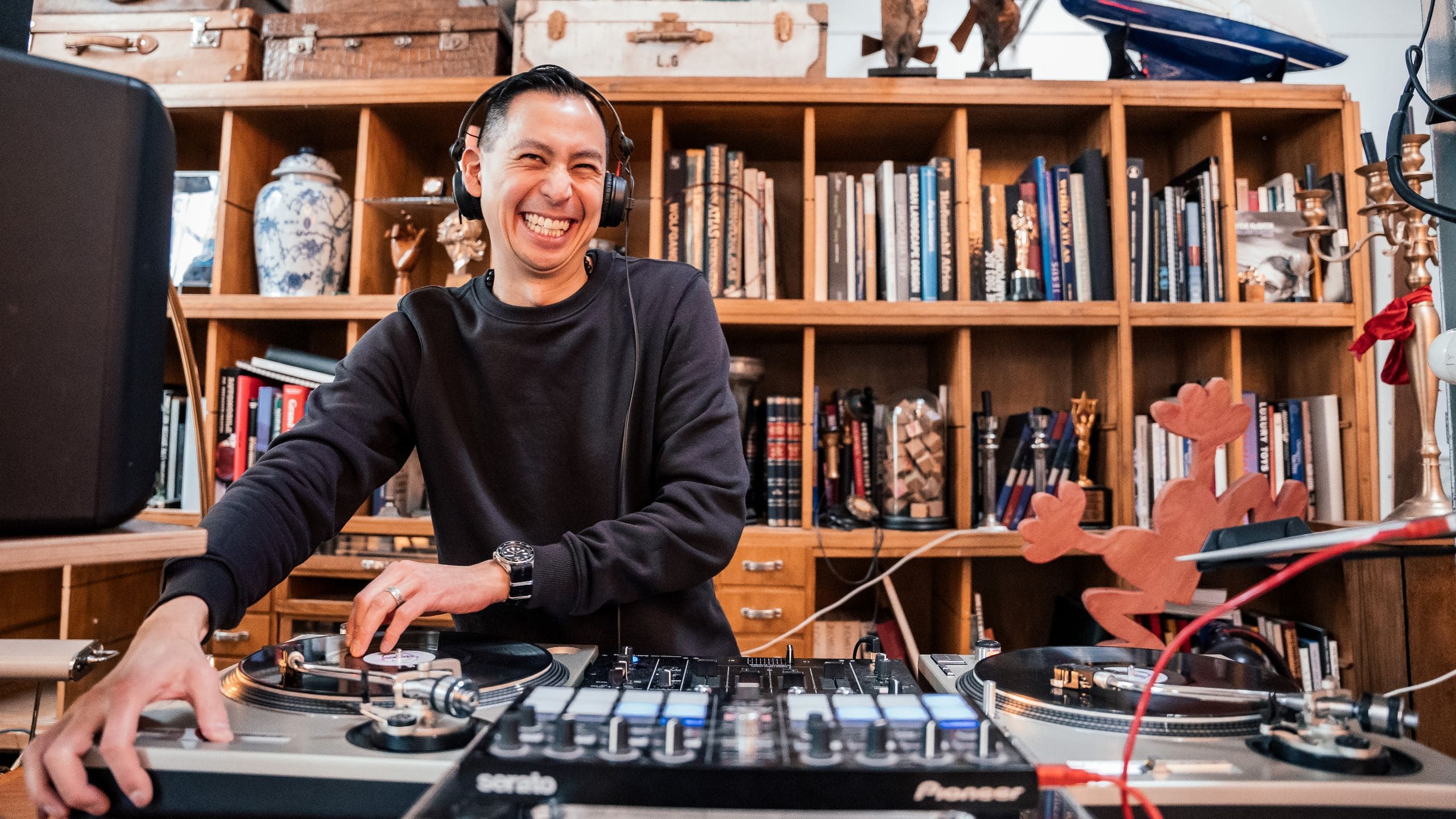 me and all hotel düsseldorf-oberkassel DJ