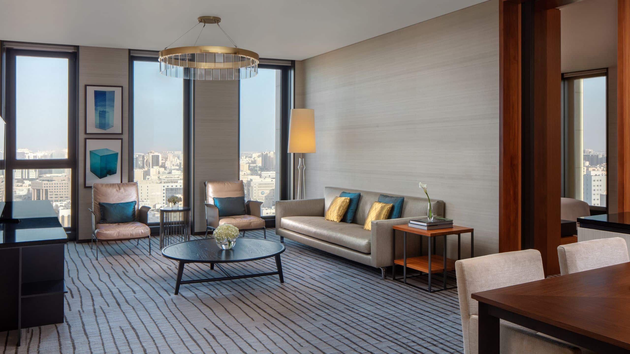 5 de 6 Park Hyatt Doha Park Suite Living Room Seating