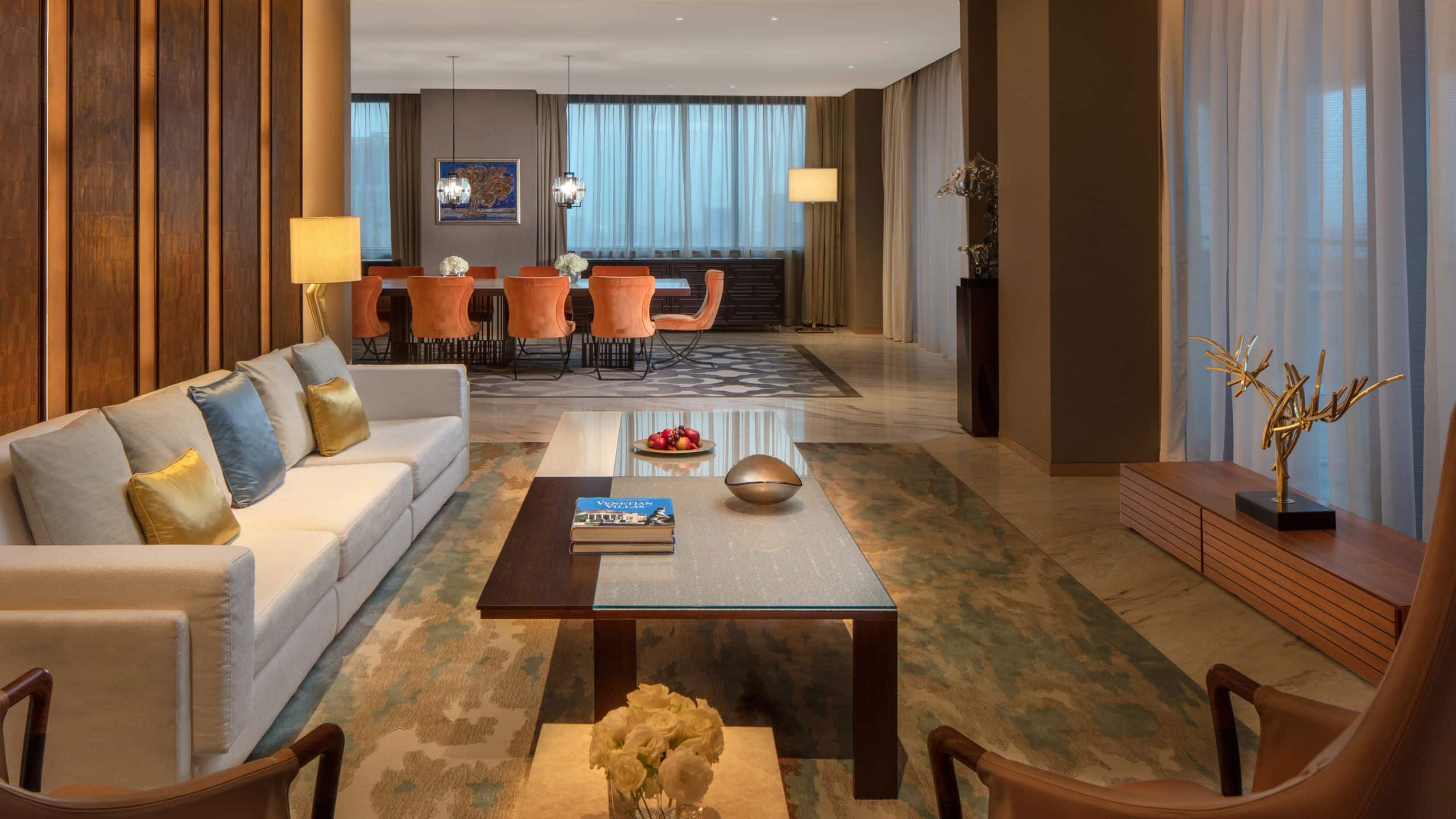 6 de 8 Park Hyatt Doha Presidential Suite Living Room Couch