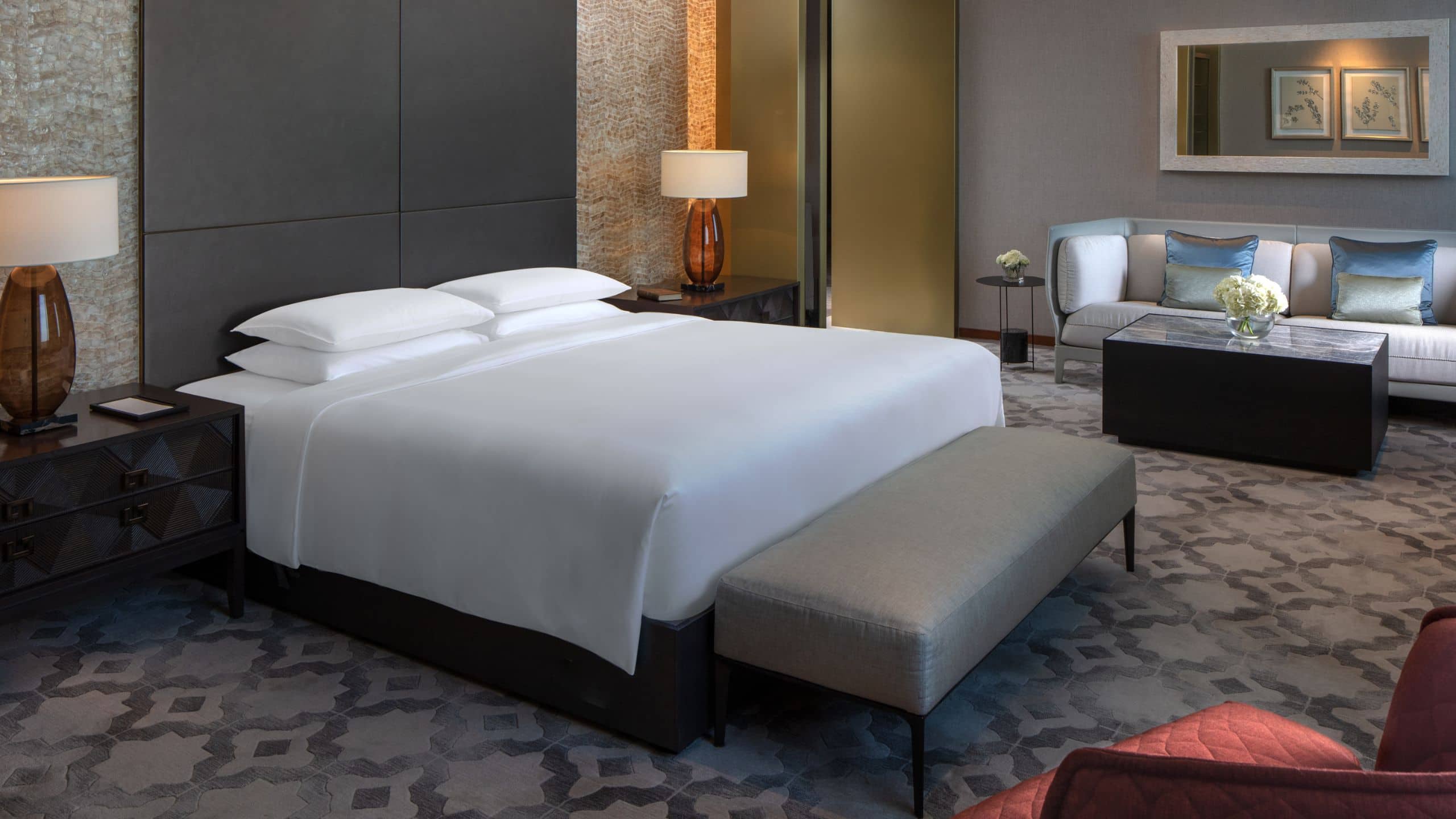1 de 8 Park Hyatt Doha Presidential Suite Bedroom