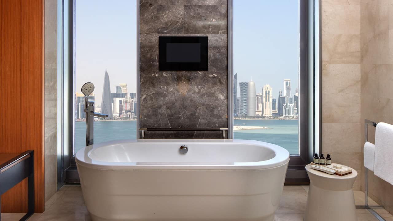  Executive Suite Bathroom Bathtub