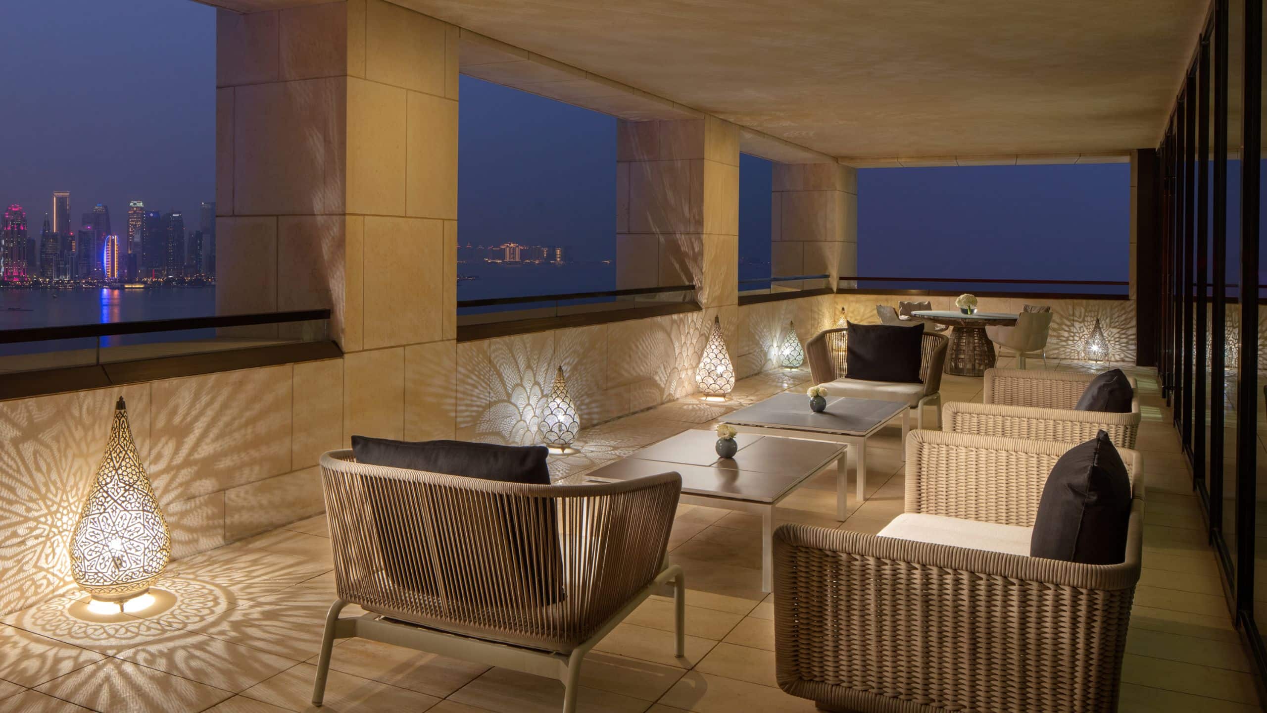 8 de 8 Park Hyatt Doha Presidential Suite Terrace Seating Nighttime