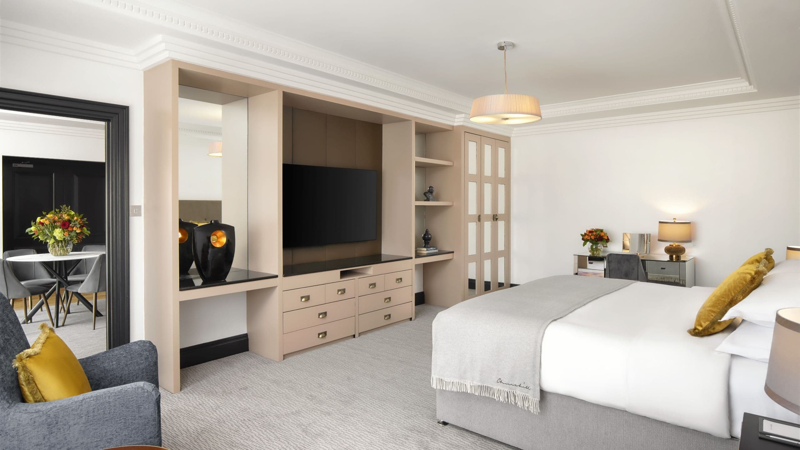 Hyatt Regency London - The Churchill Premium Balcony Suite Bedroom