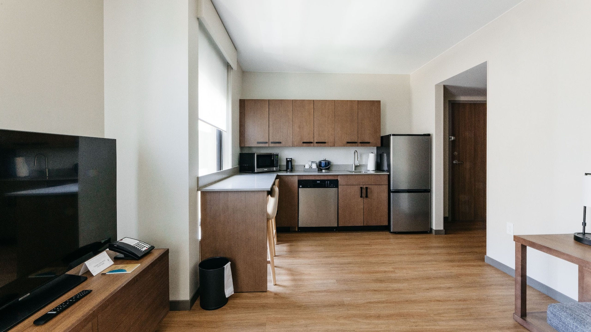 Hyatt Place Phoenix / Downtown Suite Kitchen Dining Area