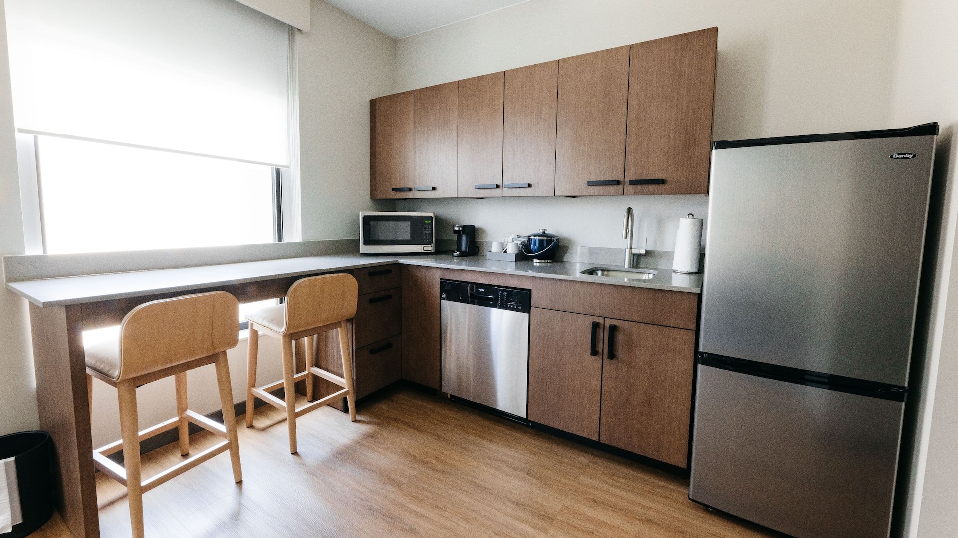 Hyatt Place Phoenix / Downtown Suite Kitchen Area