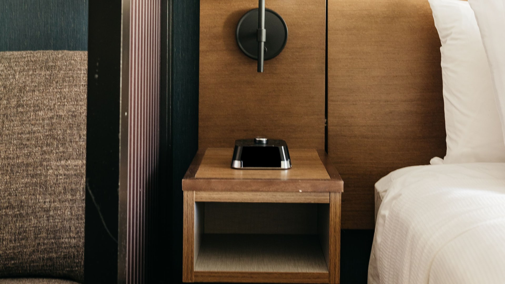 第 3，共 4 Hyatt Place Phoenix / Downtown King Side Table