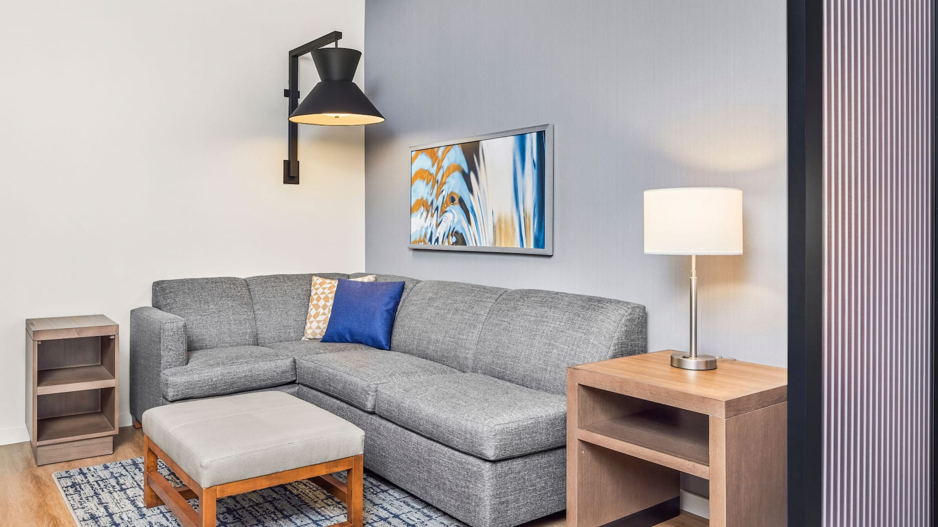 3 из 6 Hyatt House Houston Medical Center Standard Sofa Bed