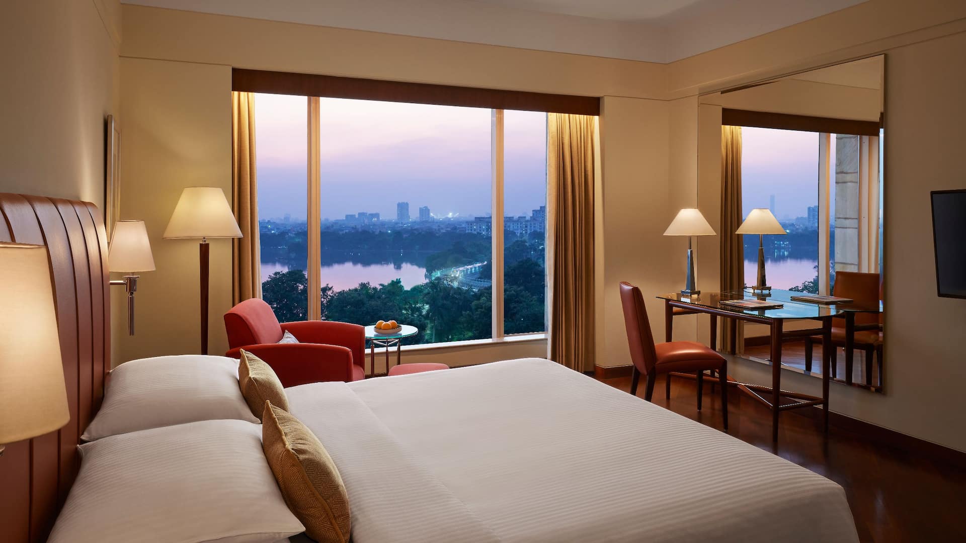 第 1，共 1 Hyatt Regency Kolkata Standard Guestroom Window Evening