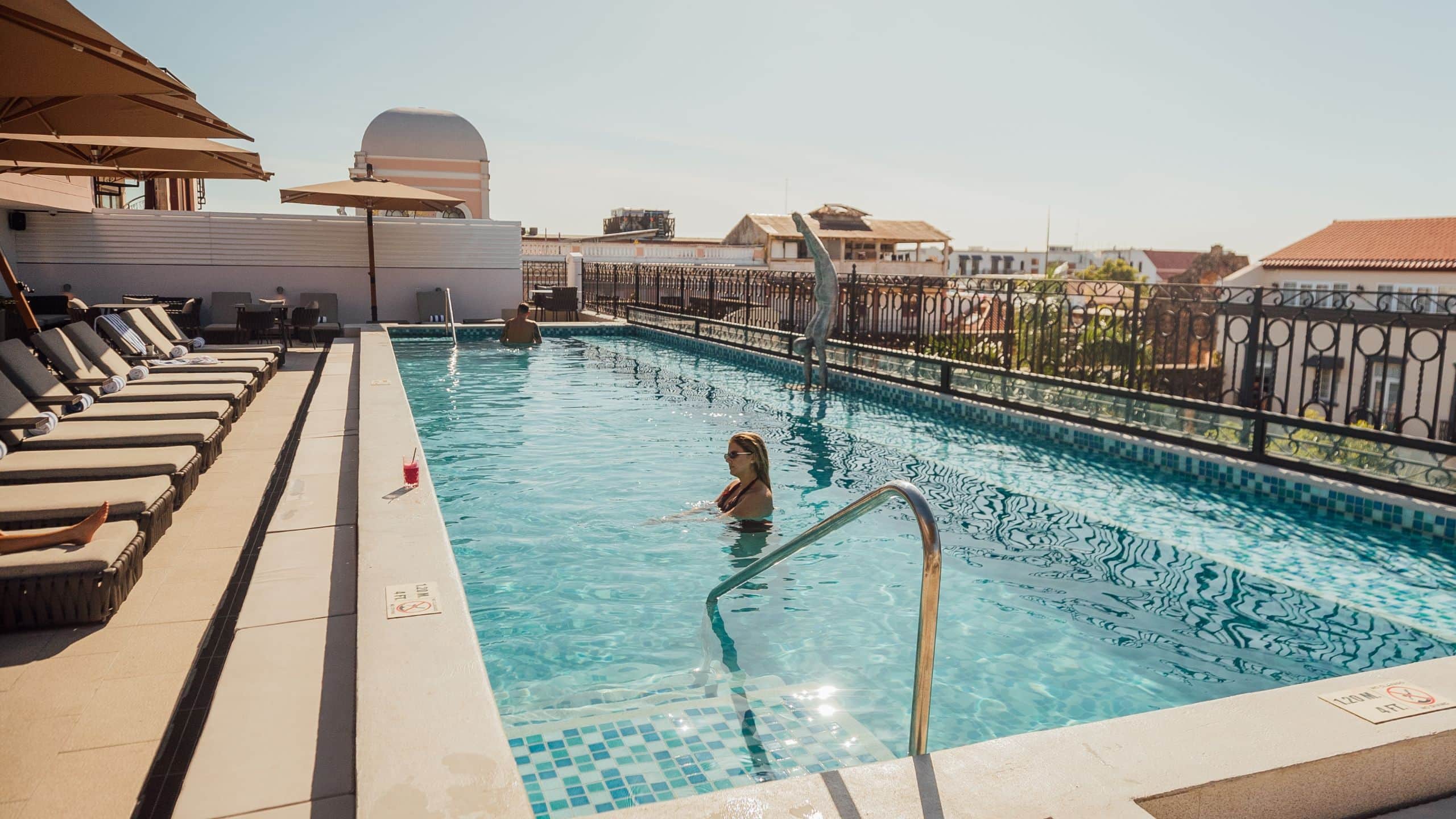 Hotel La Compañia Rooftop Pool Guest