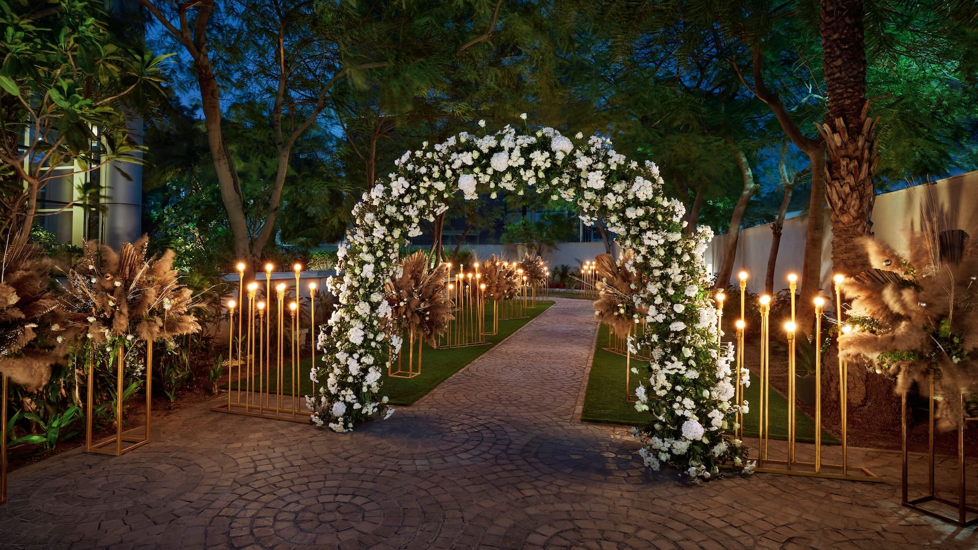 Hyatt Regency Ahmedabad Tinello Arch