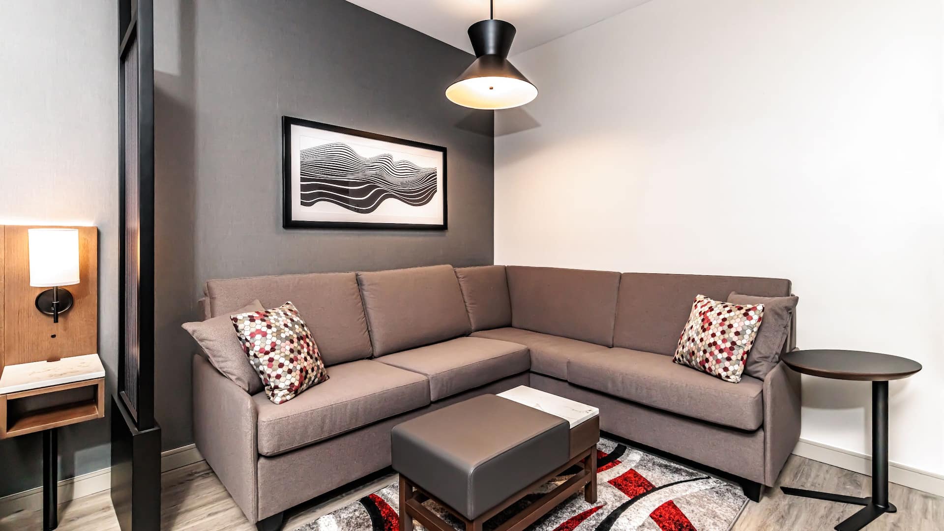 4 de 4 Hyatt Place Toronto / Brampton Guestroom Cozy Corner Couch