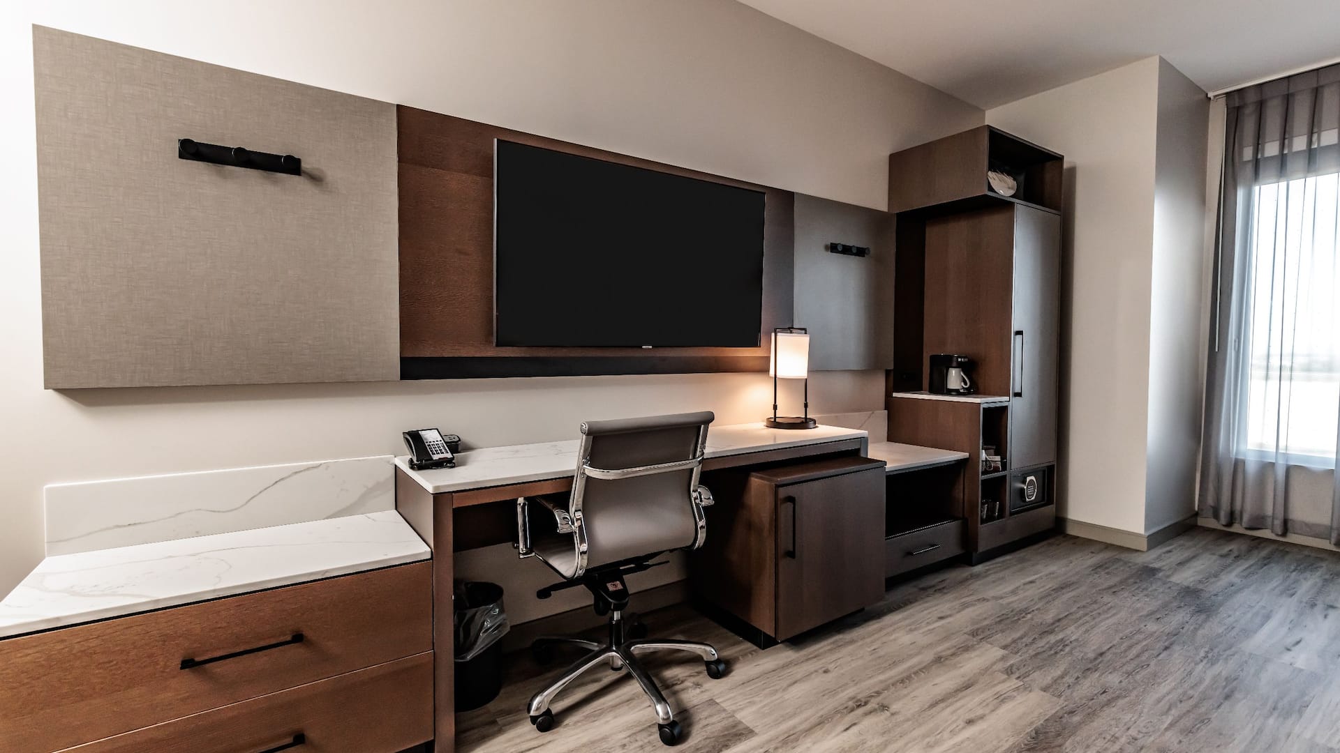Hyatt Place Toronto / Brampton Guestroom Desk Area Television