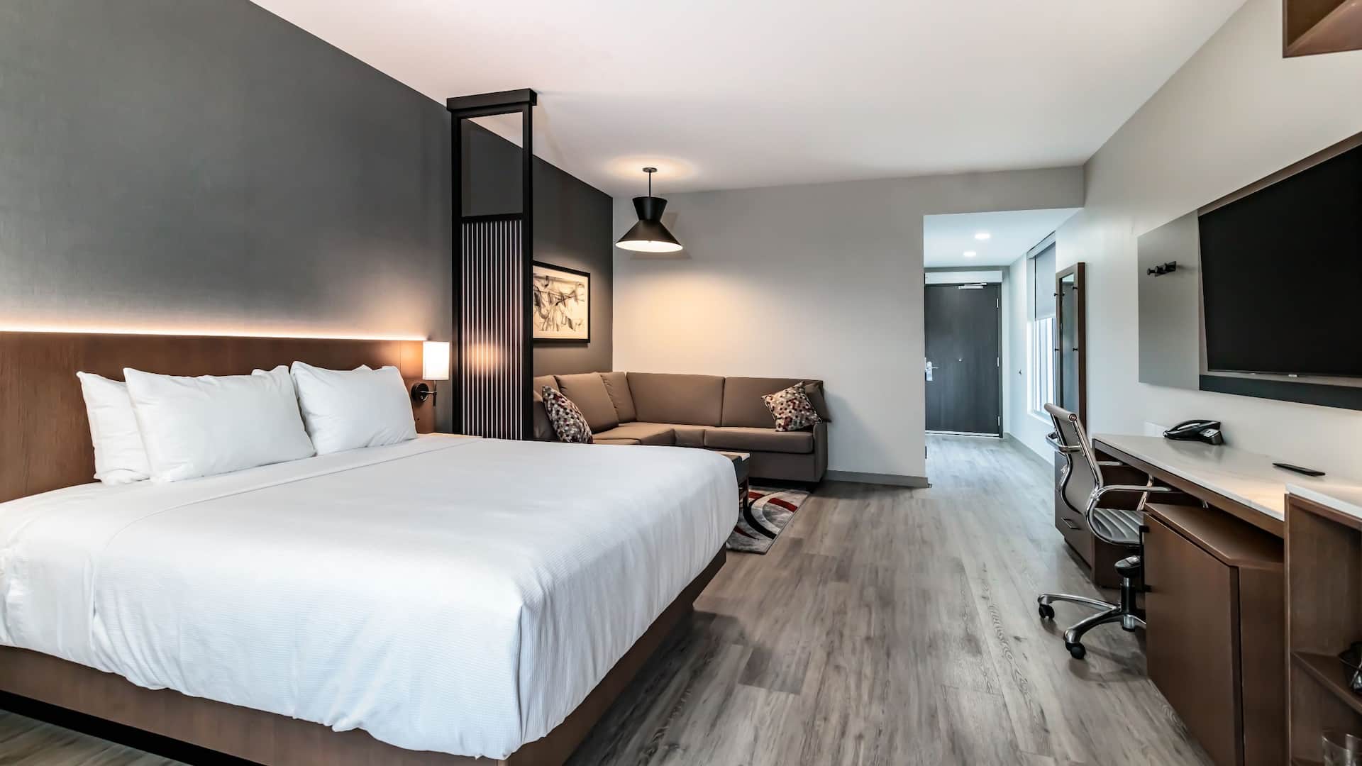 Hyatt Place Toronto / Brampton Accessible KaYYZZB_P0018 Accessible Guestroom King Beding Bedroom
