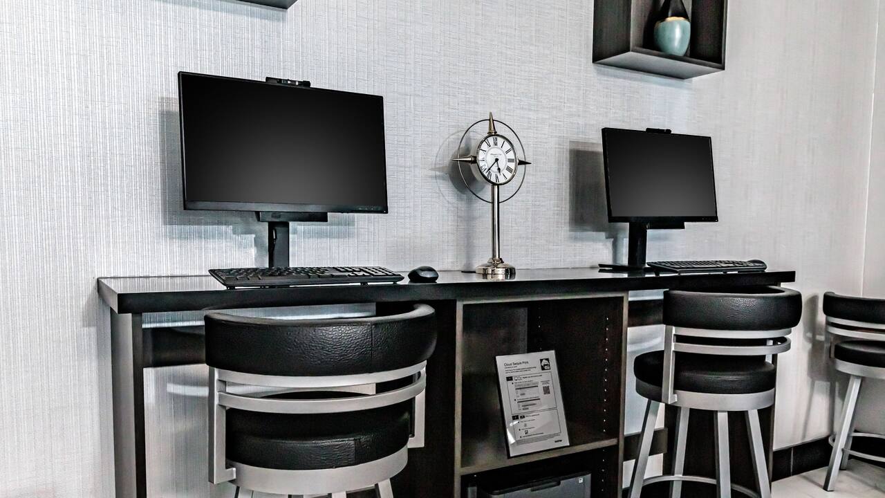 Lobby Business Center Computers