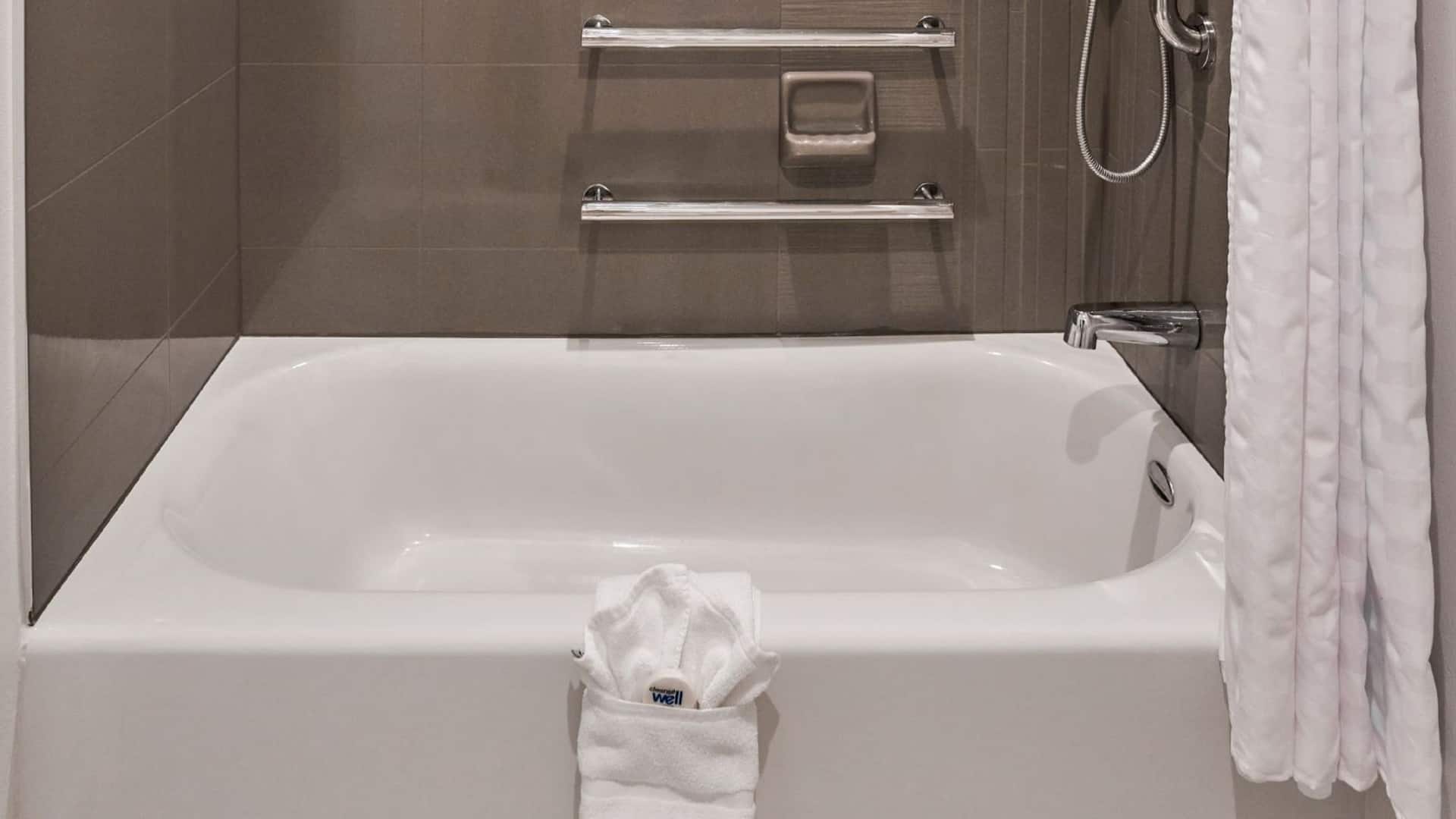 2 de 2 Hyatt House Louisville - East Accessible Tub