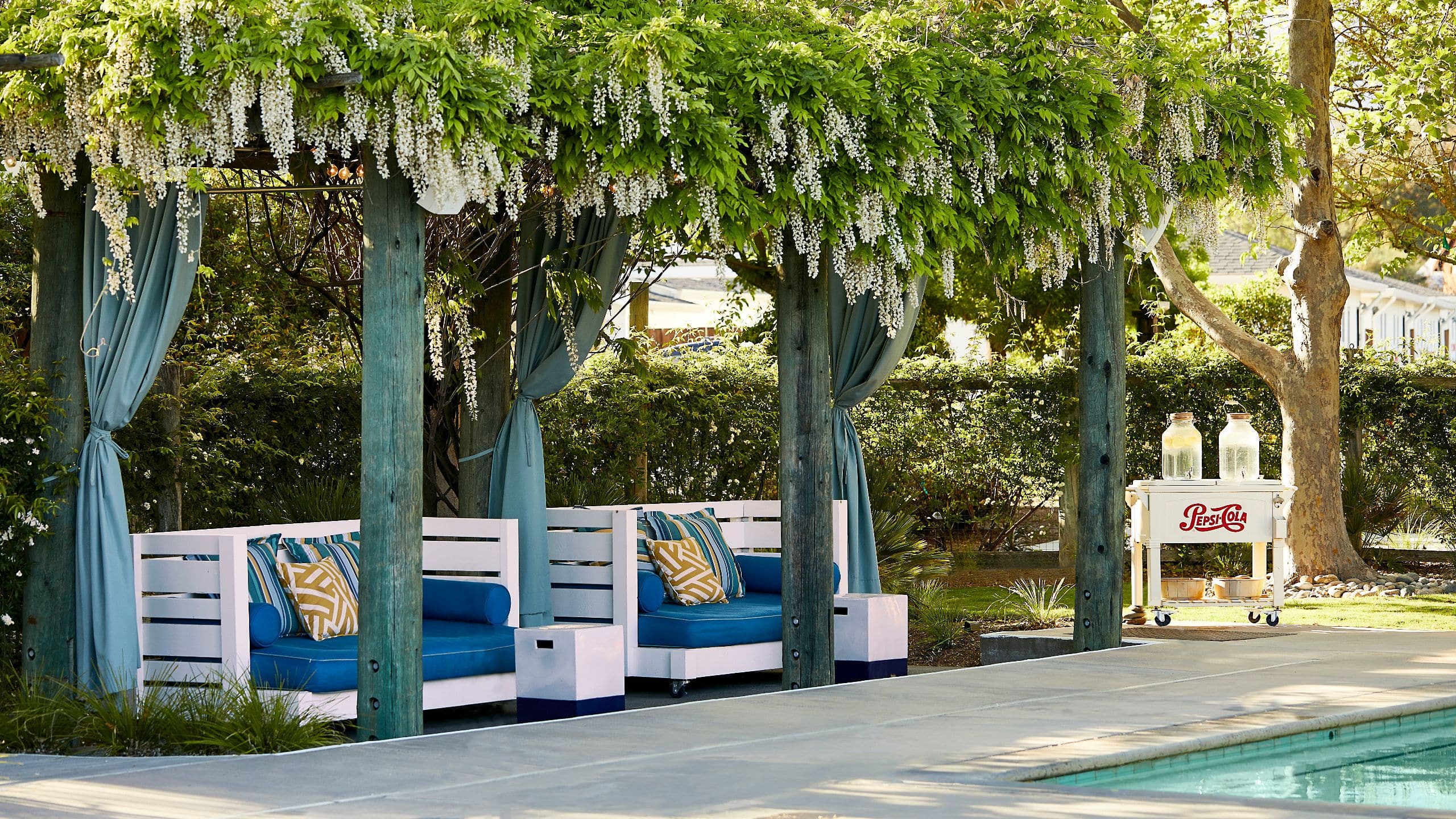 Calistoga Motor Lodge & Spa Pool Cabanas