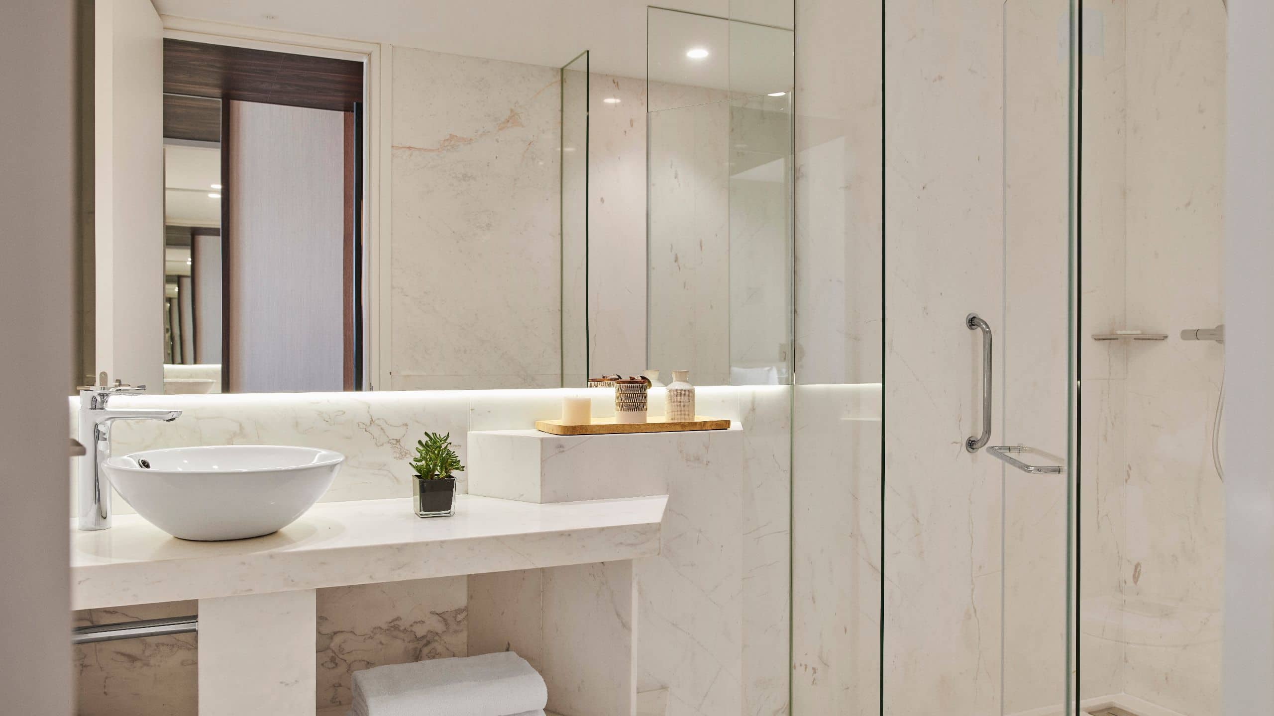 第 5，共 6 Hyatt Centric Gran Via Madrid Terrace Suite Bathroom Shower