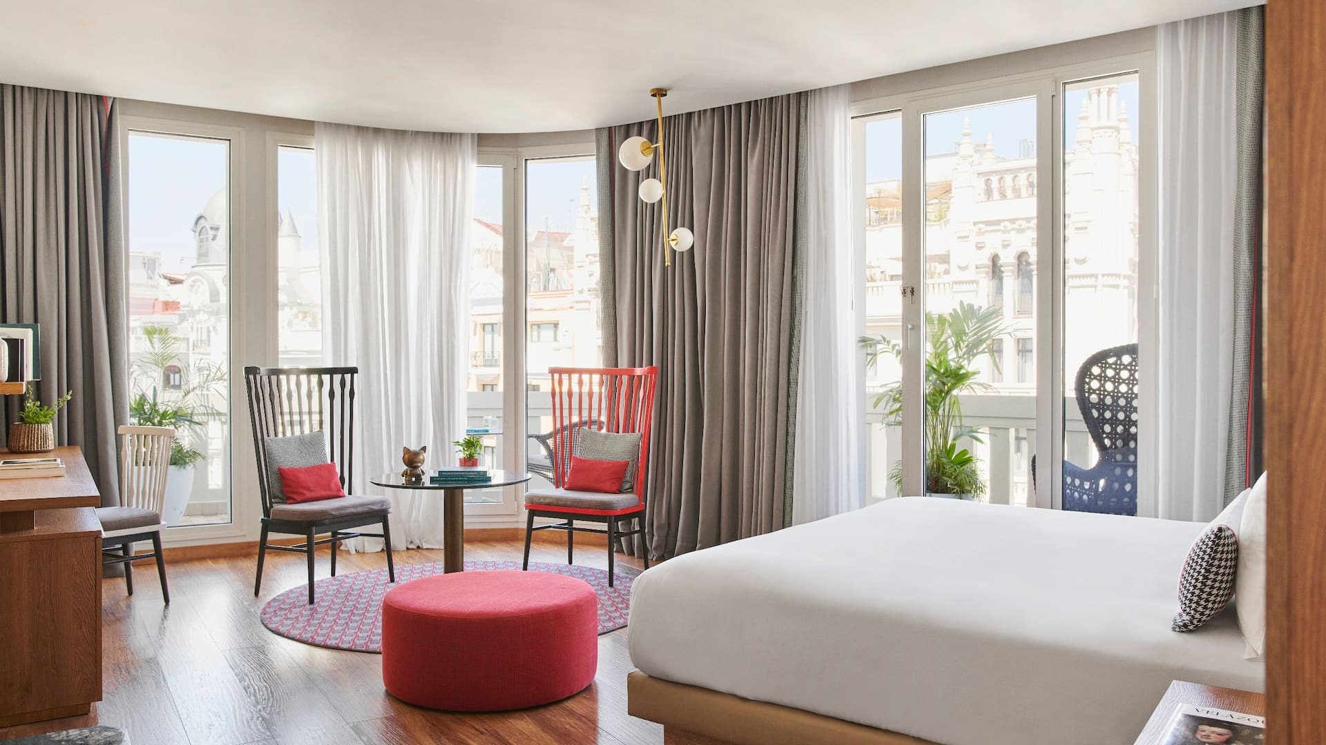 第 2，共 6 Hyatt Centric Gran Via Madrid Terrace Suite Bedroom Seating