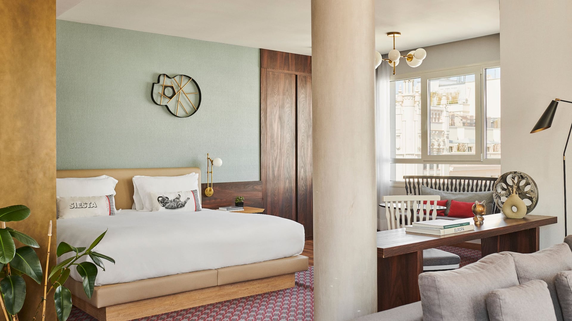 第 3，共 5 Hyatt Centric Gran Via Madrid Fenix Suite Guestroom Bed