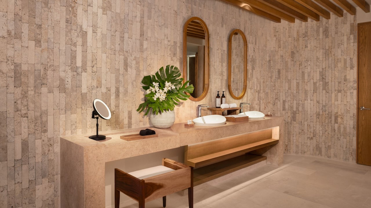 Honeymoon Suite Bathroom