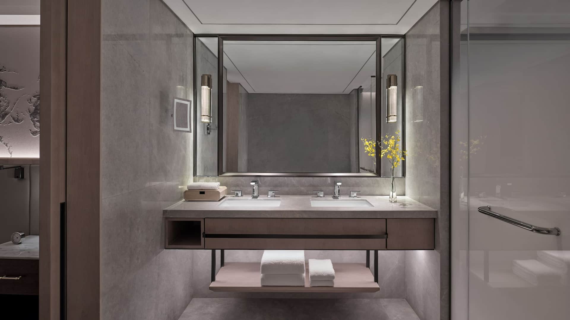 3 von 3 Grand Hyatt Beijing Diplomat Suite Bathroom