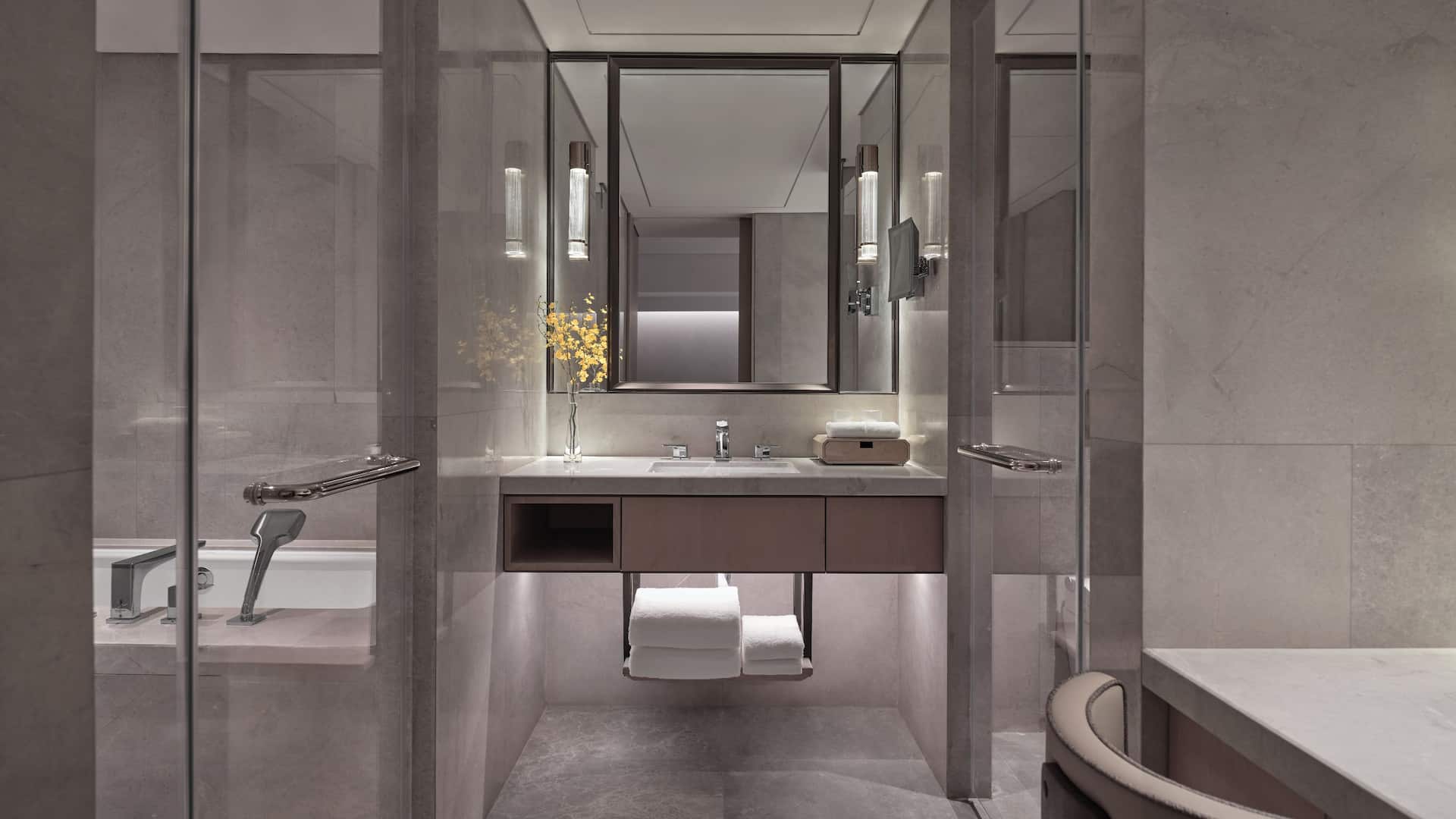 3 von 3 Grand Hyatt Beijing Club Deluxe Two Bedroom Bathroom