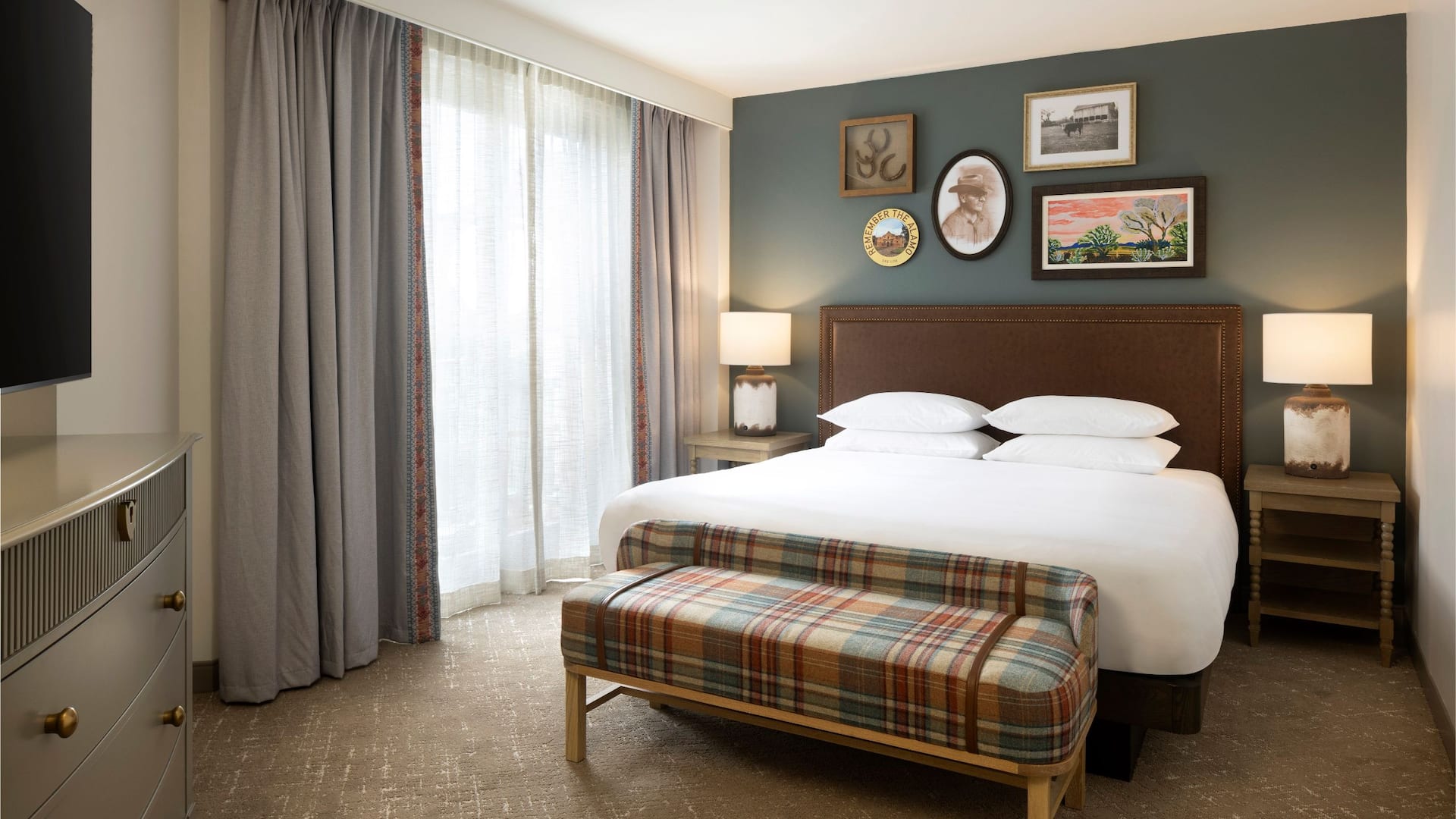 2/6 Hyatt Regency Hill Country Resort and Spa Hill Country Suite Balcony Bedroom Closed