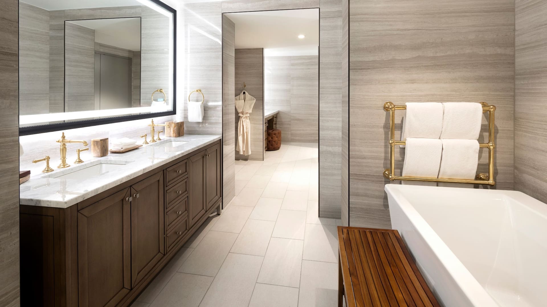 8 из 9 Hyatt Regency Hill Country Resort and Spa Presidential Bathroom