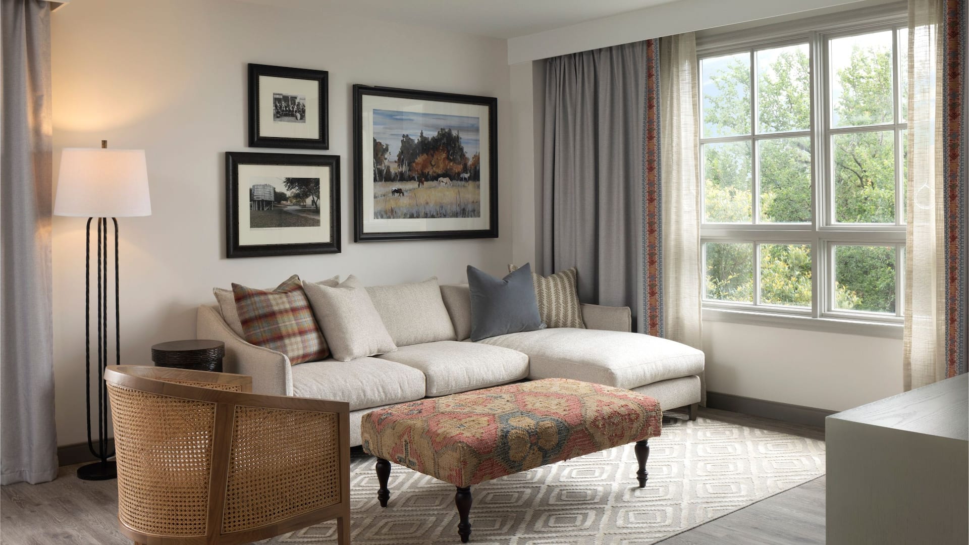 5 из 10 Hyatt Regency Hill Country Resort and Spa Vip Suite Living Room