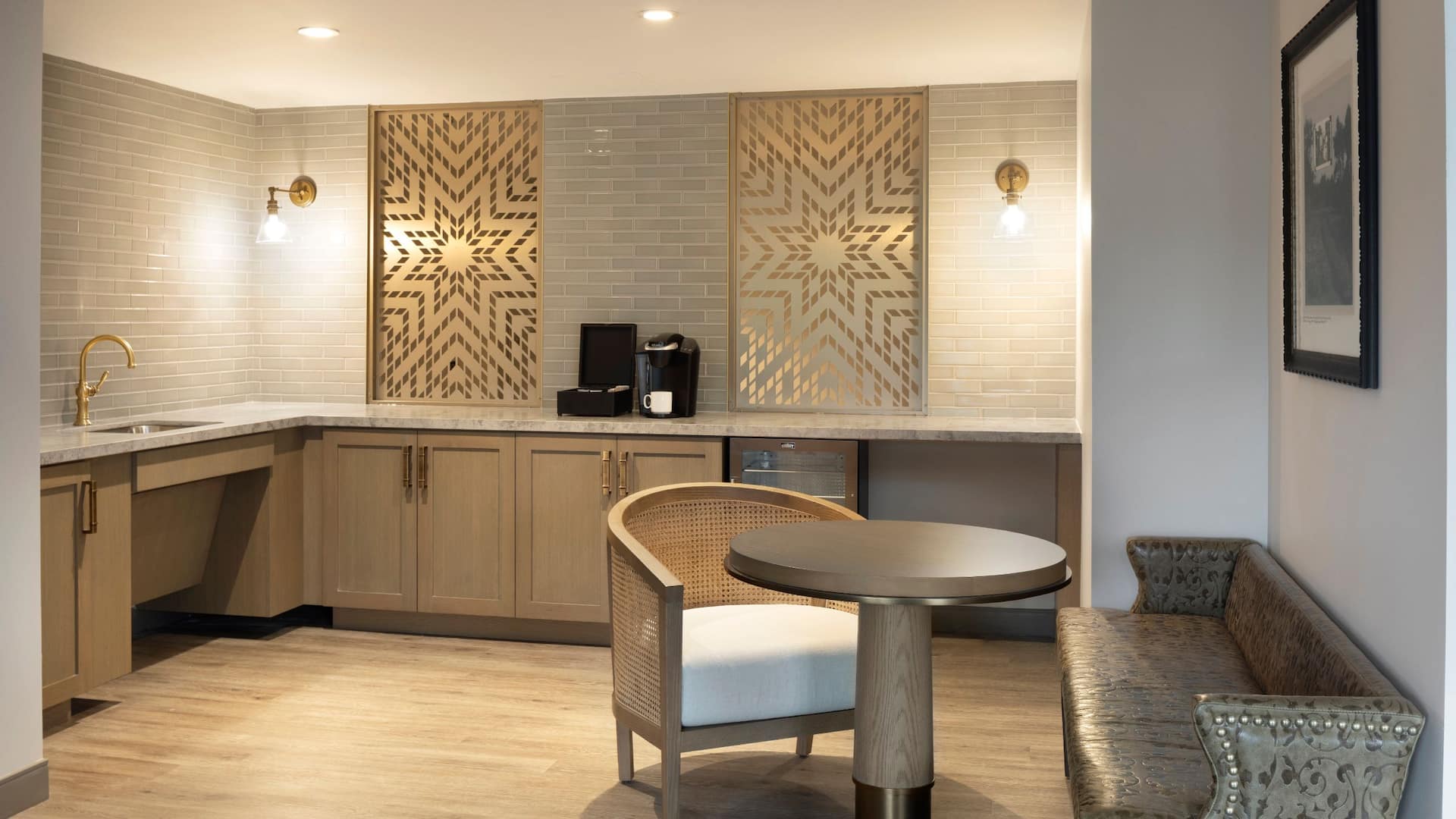 3 из 10 Hyatt Regency Hill Country Resort and Spa Vip Suite Wet Bar