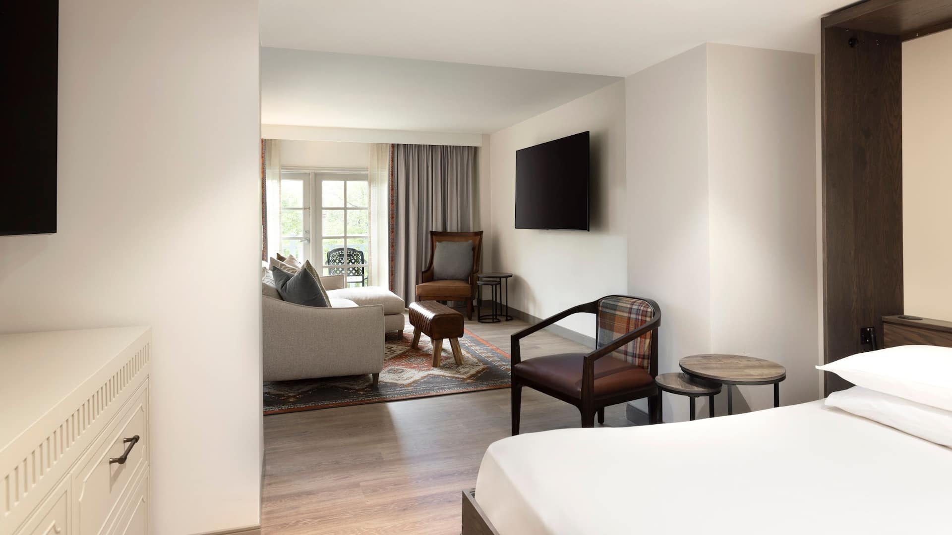 6 из 10 Hyatt Regency Hill Country Resort and Spa Vip Suite Murphy Bed