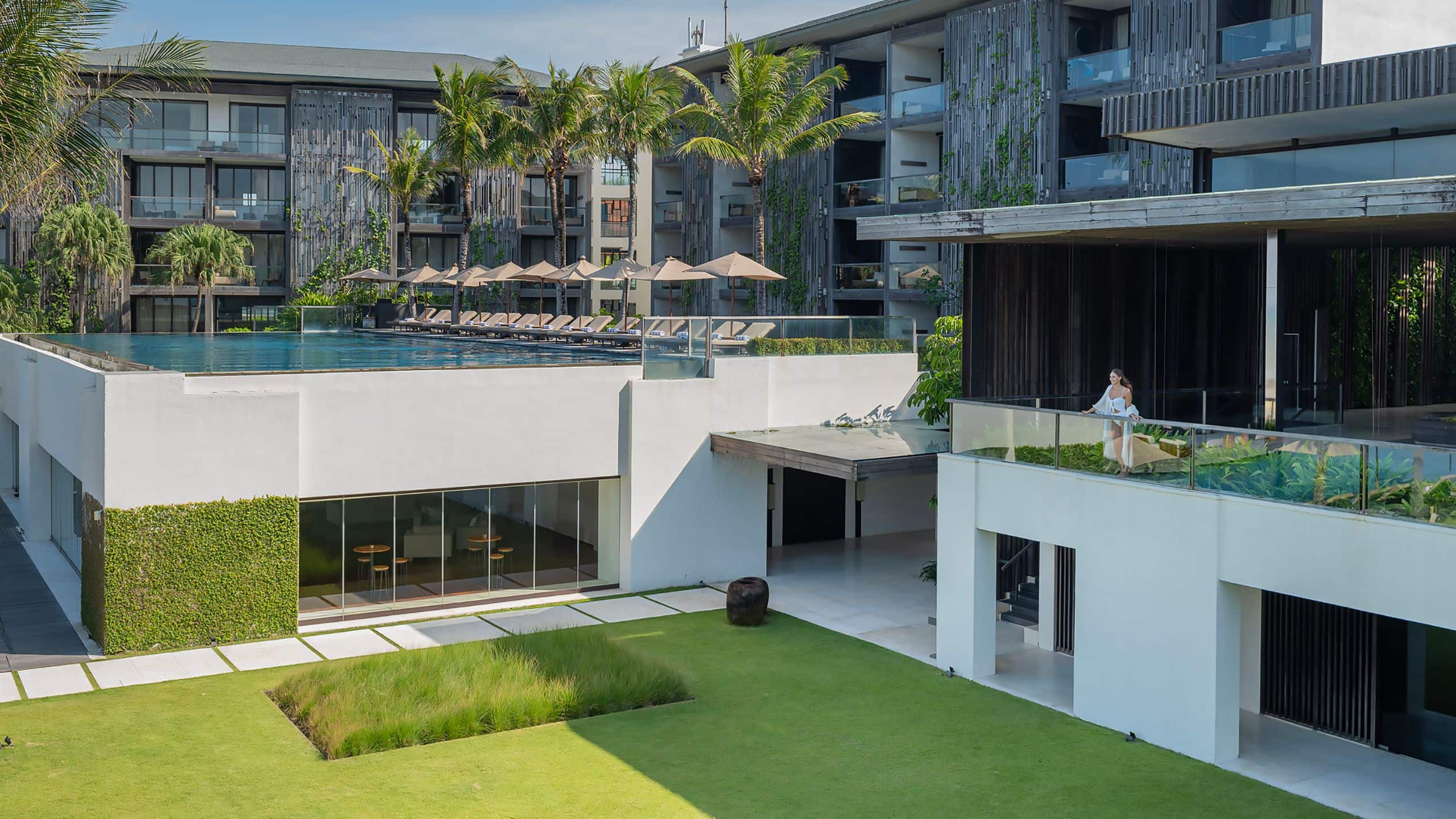 Alila Seminyak Woman At Lobby