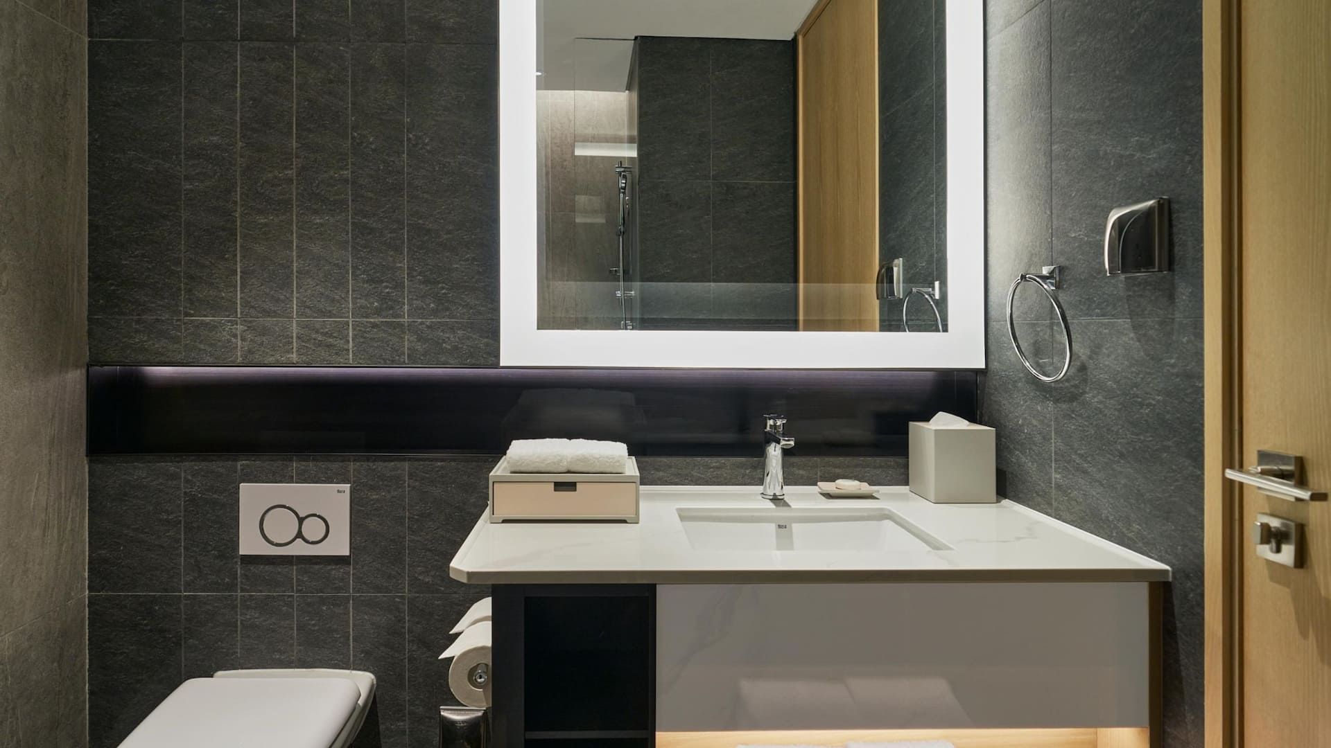 第 3，共 3 Hyatt Place Yantai Development Zone King Bed with Ocean View Bathroom