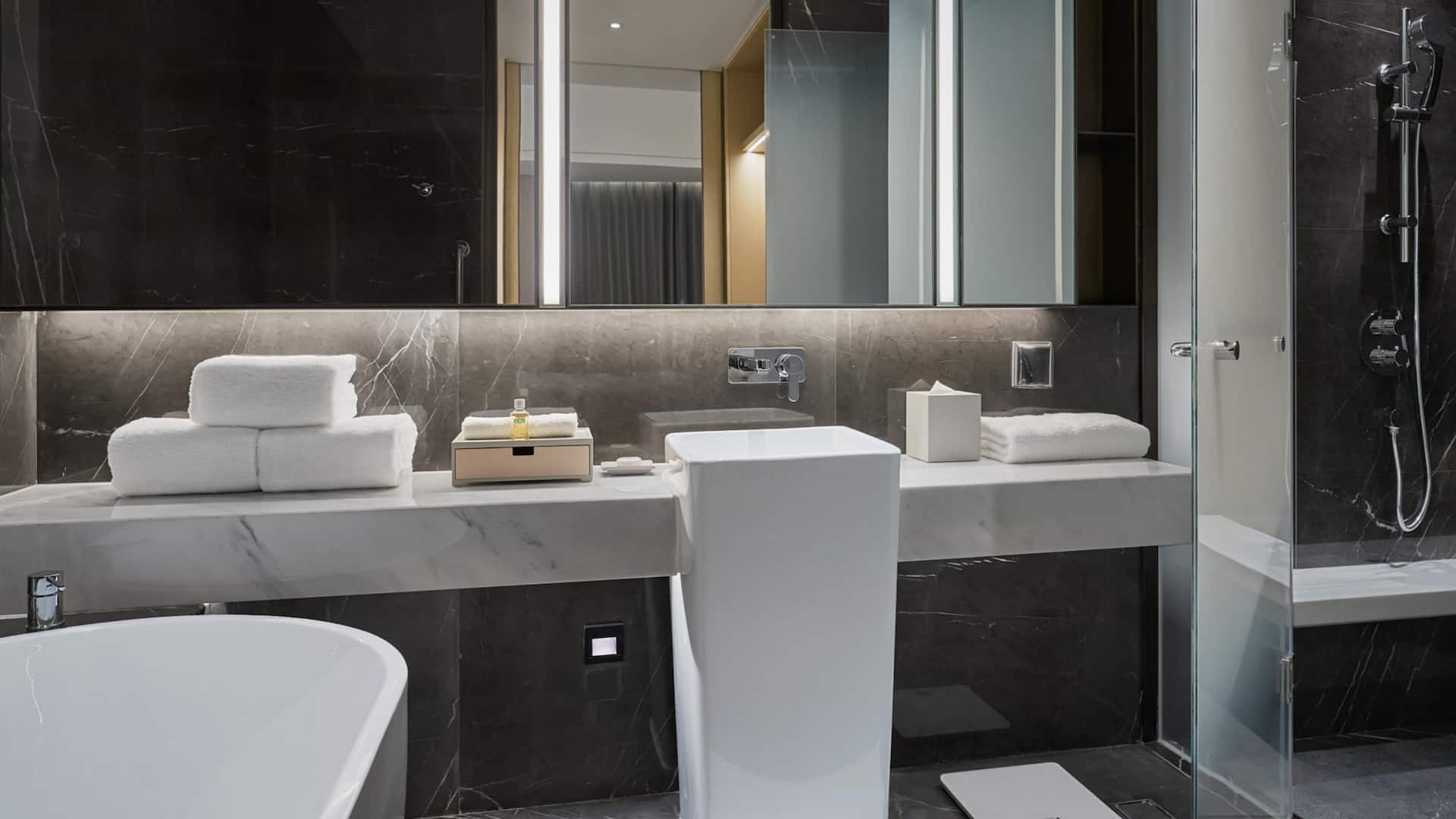 第 5，共 5 Hyatt Place Yantai Development Zone Two Bedroom Kitchen Suite King Beds Toilet