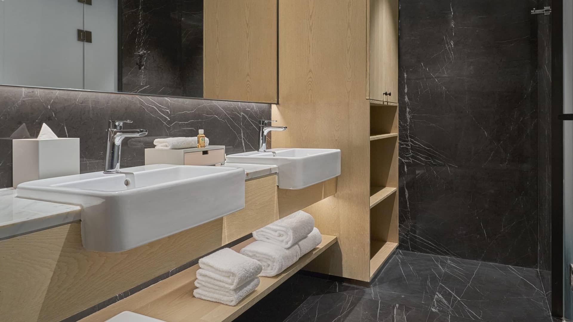 第 4，共 4 Hyatt Place Yantai Development Zone Kitchen Suite King Bed Bathroom