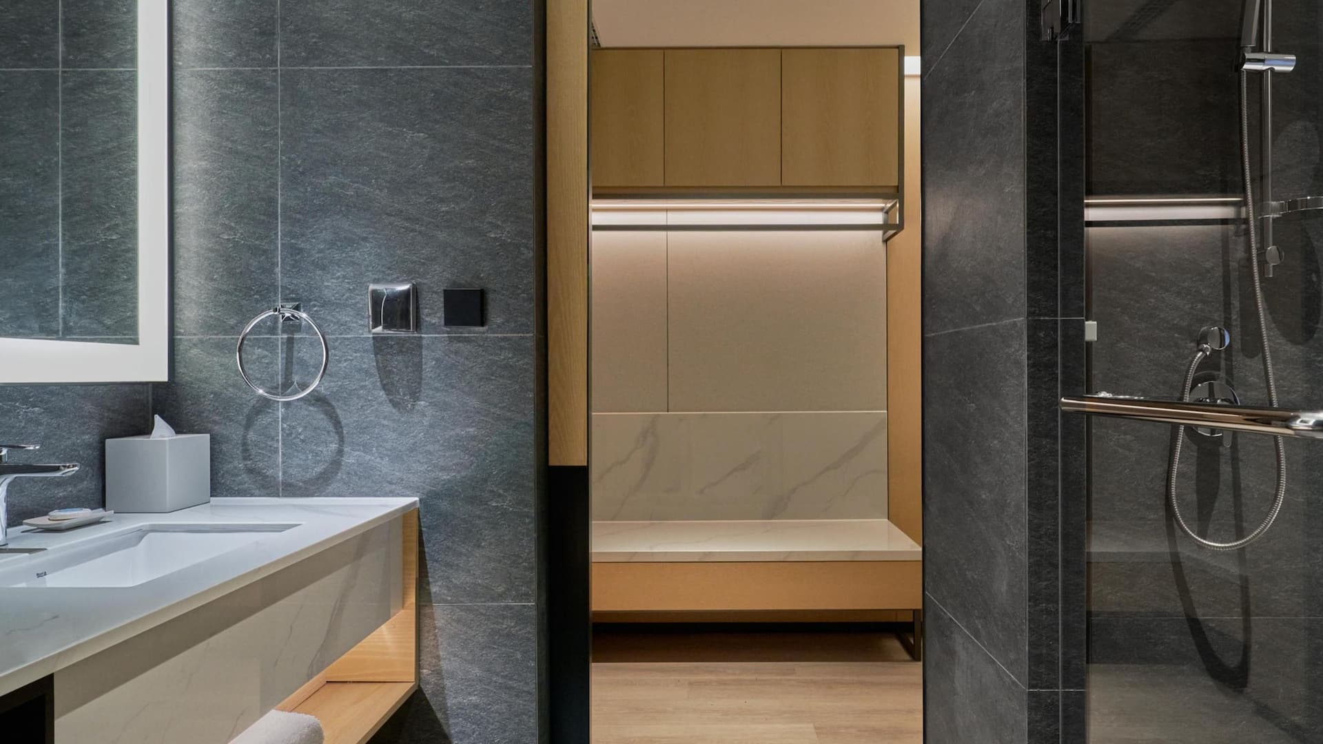 Hyatt Place Yantai Development Zone Suite King Toilet